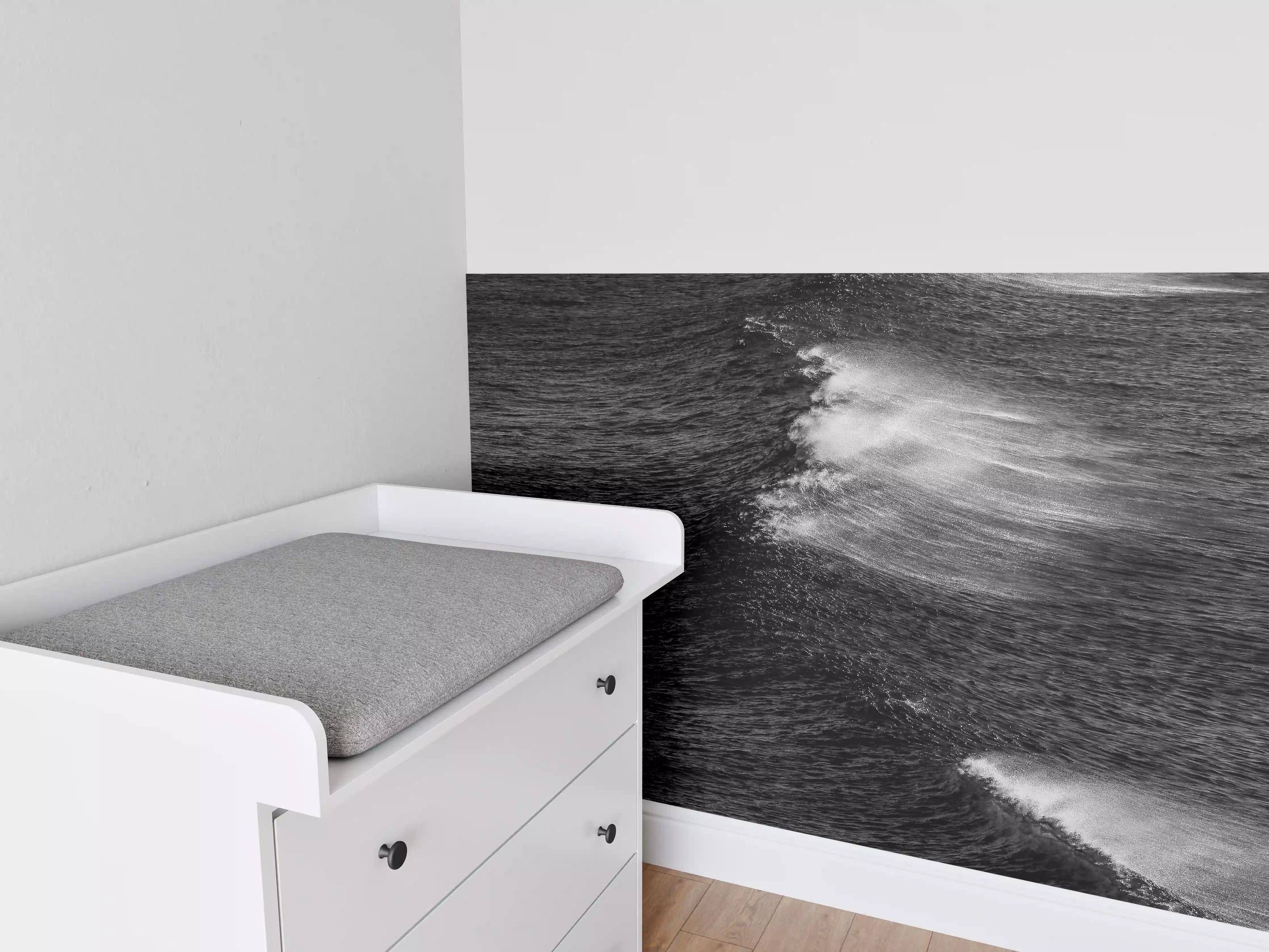 Babyzimmer Wandgestaltung - Dynamische Meerwellen Monochrom