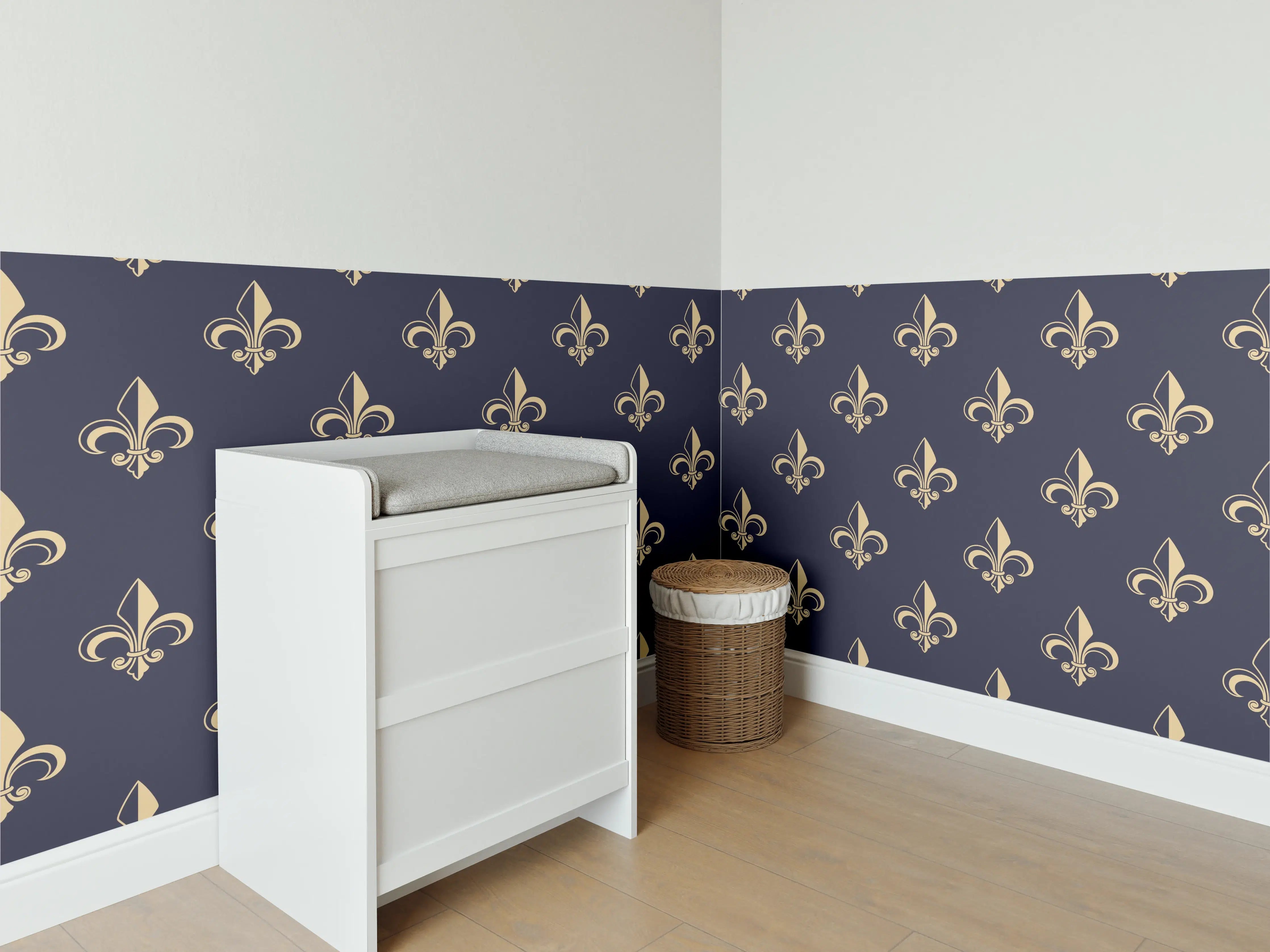 Babyzimmer Wandgestaltung - Edles Fleur-de-Lis Muster Dunkelblau