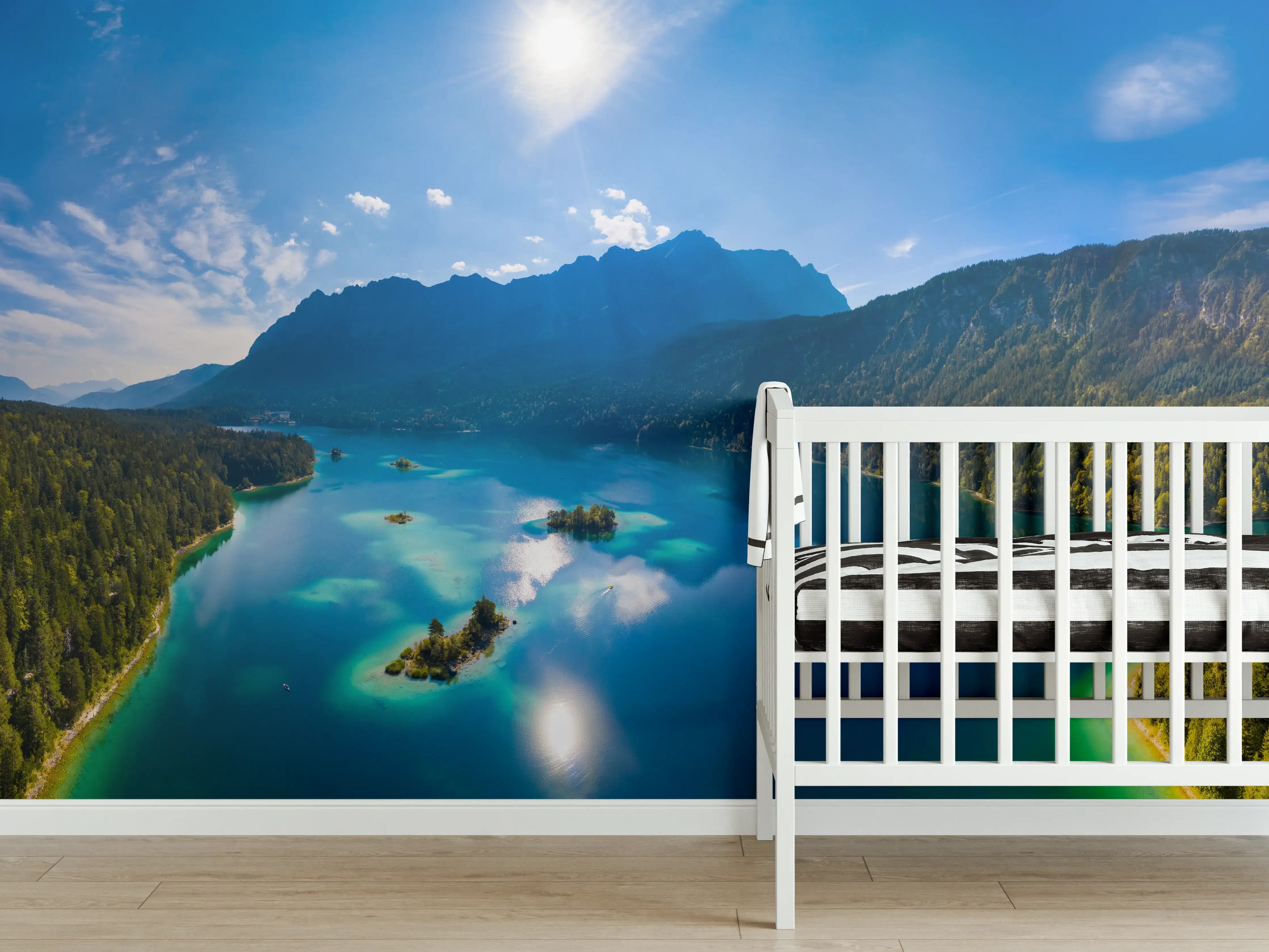 Babyzimmer Wandgestaltung - Eibsees mit der Zugspitze im Hintergrund