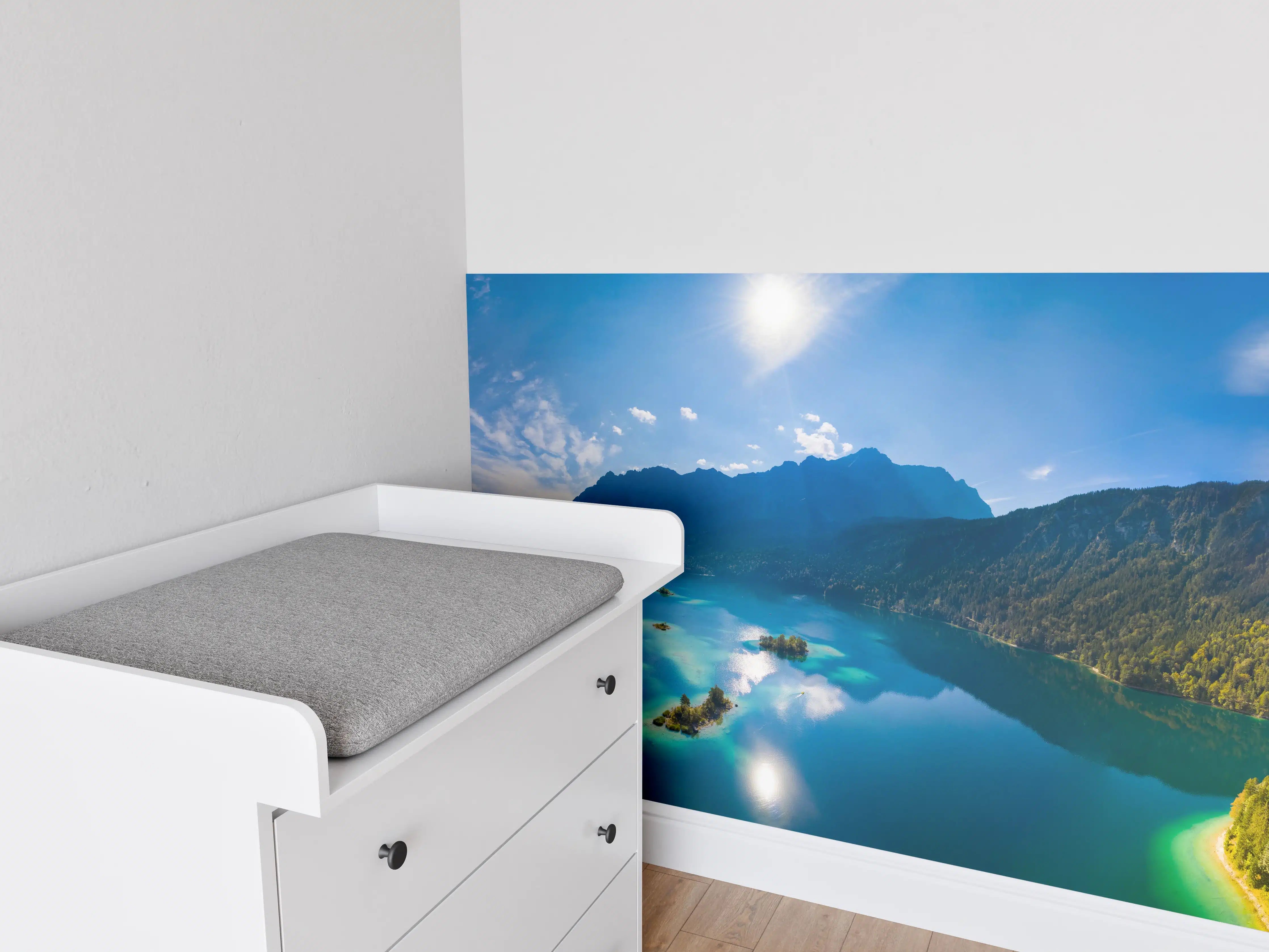 Babyzimmer Wandgestaltung - Eibsees mit der Zugspitze im Hintergrund