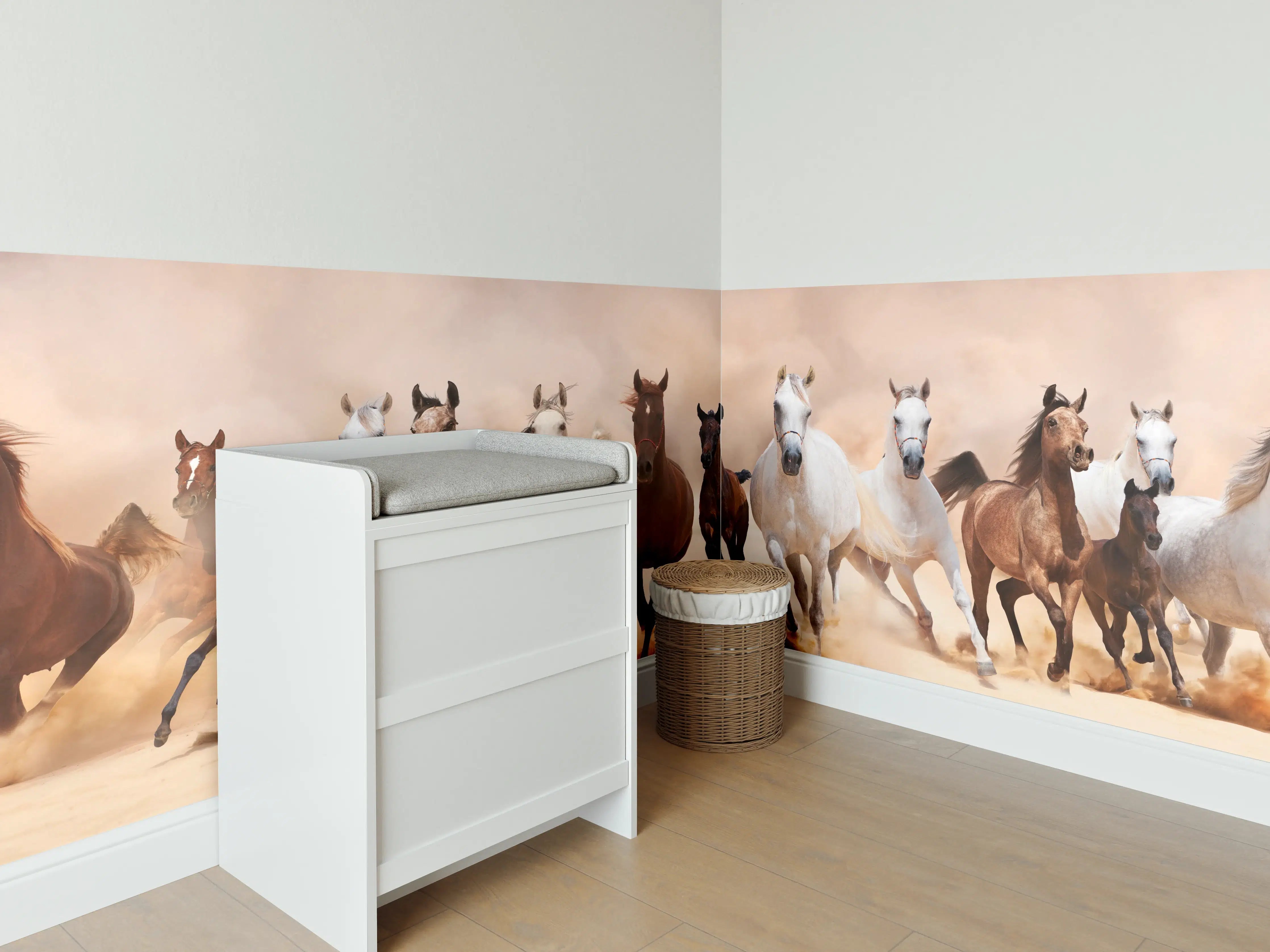 Babyzimmer Wandgestaltung - Eine Herde von Pferden