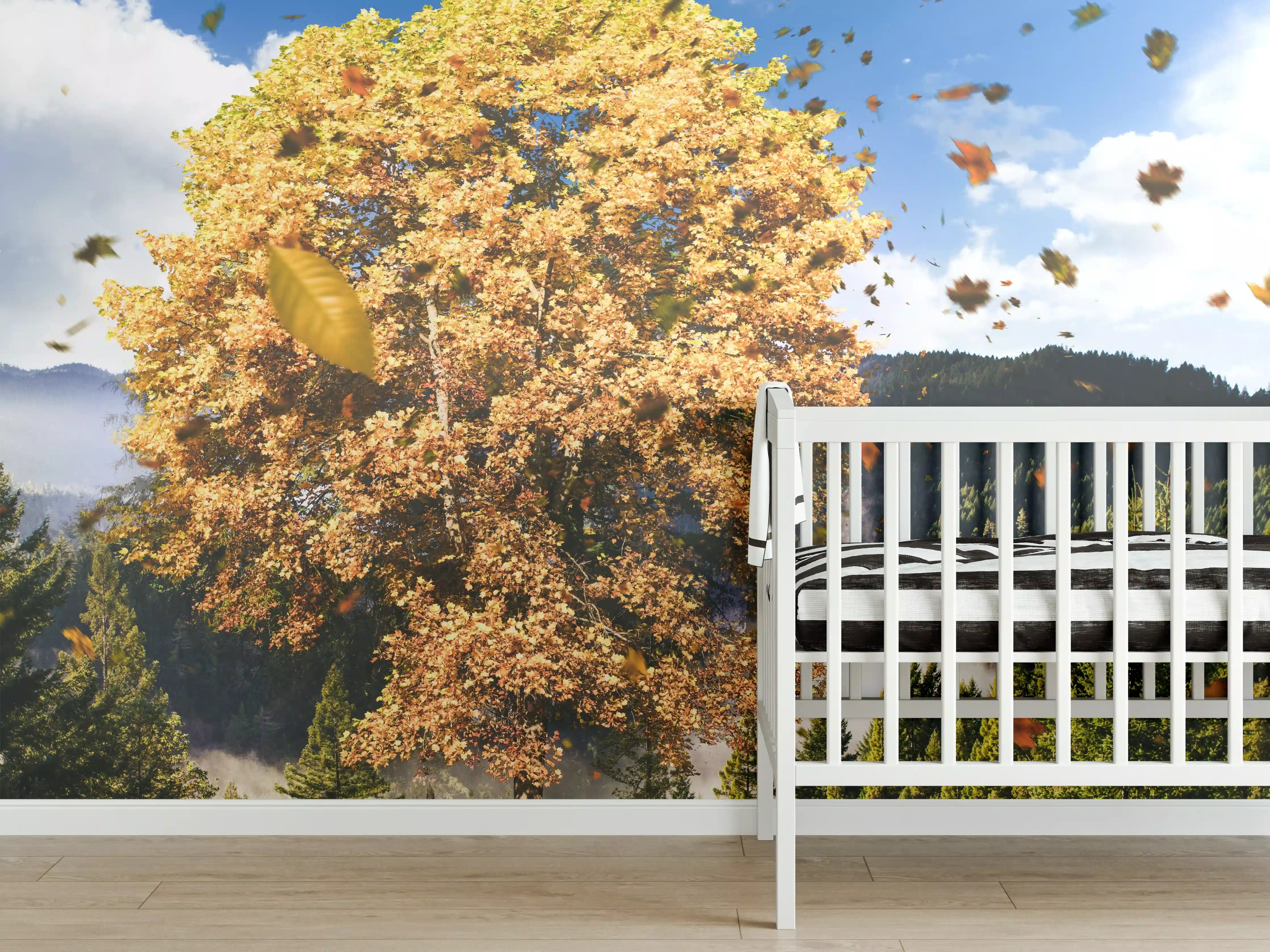 Babyzimmer Wandgestaltung - Einzelner Herbst Baum im Wald bei Wind