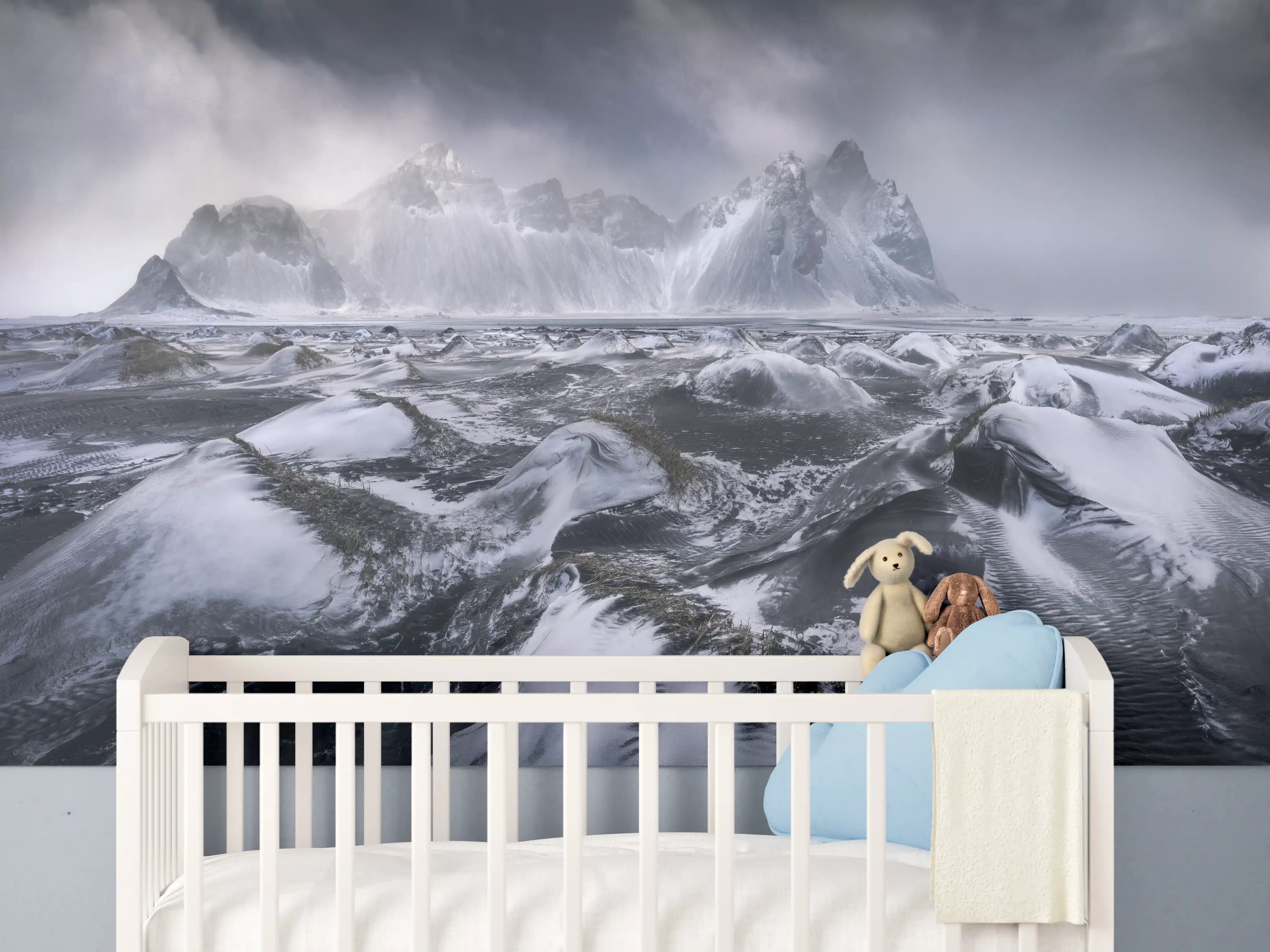 Babyzimmer Wandgestaltung - Eisige Schneelandschaft Berge