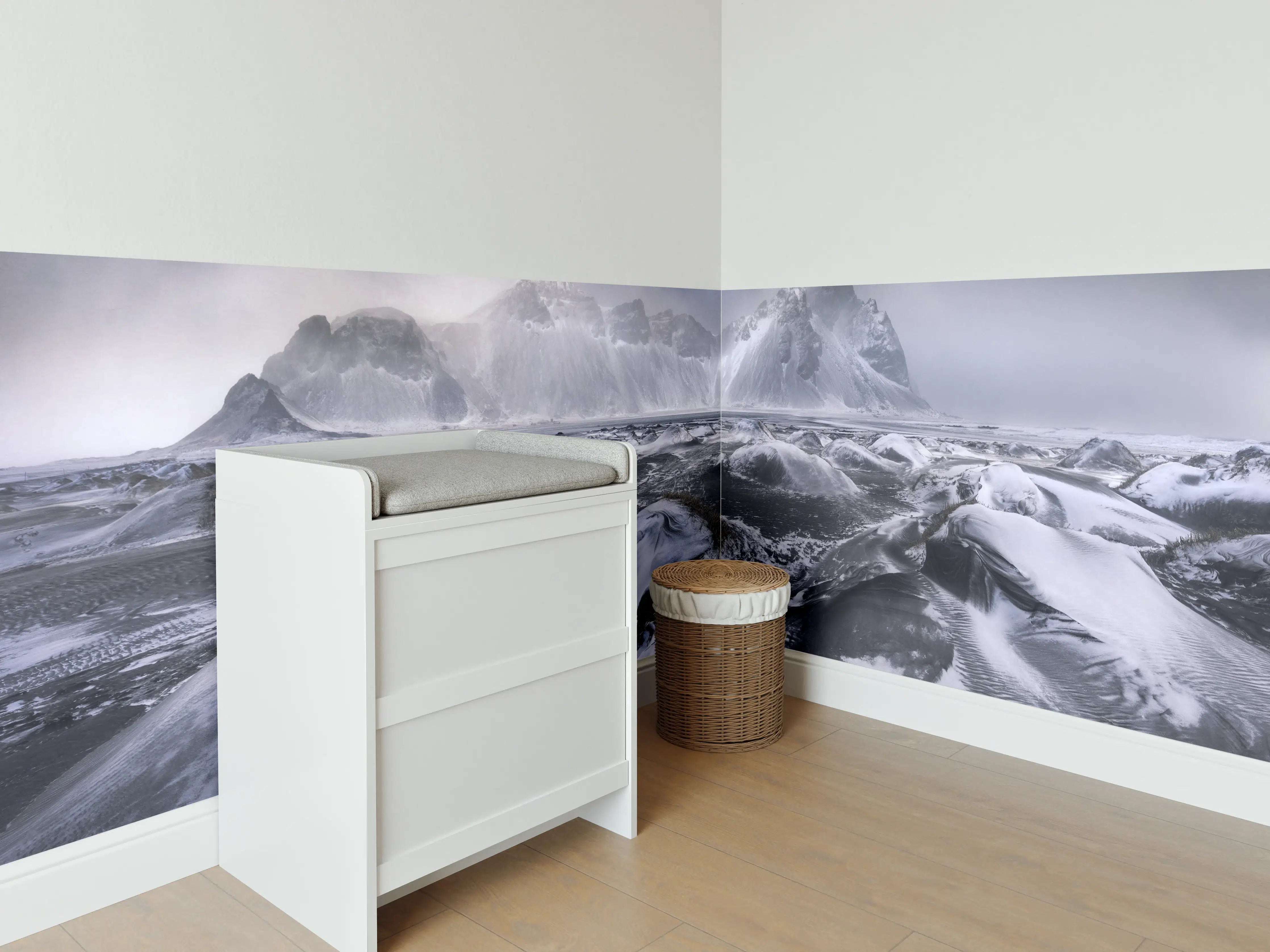 Babyzimmer Wandgestaltung - Eisige Schneelandschaft Berge