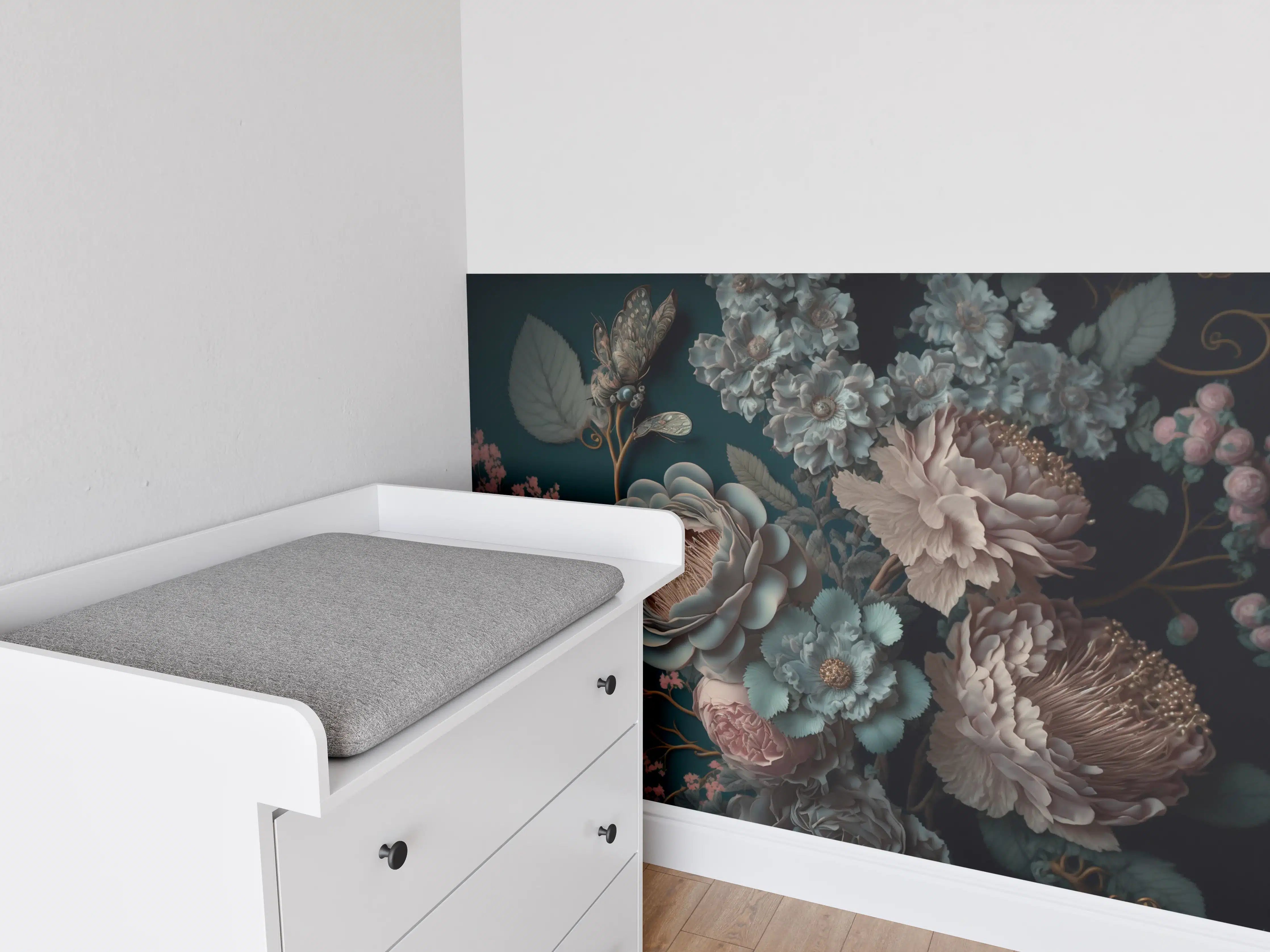 Babyzimmer Wandgestaltung - Elegante Blumenmotive in Dunkelblau und Pastell