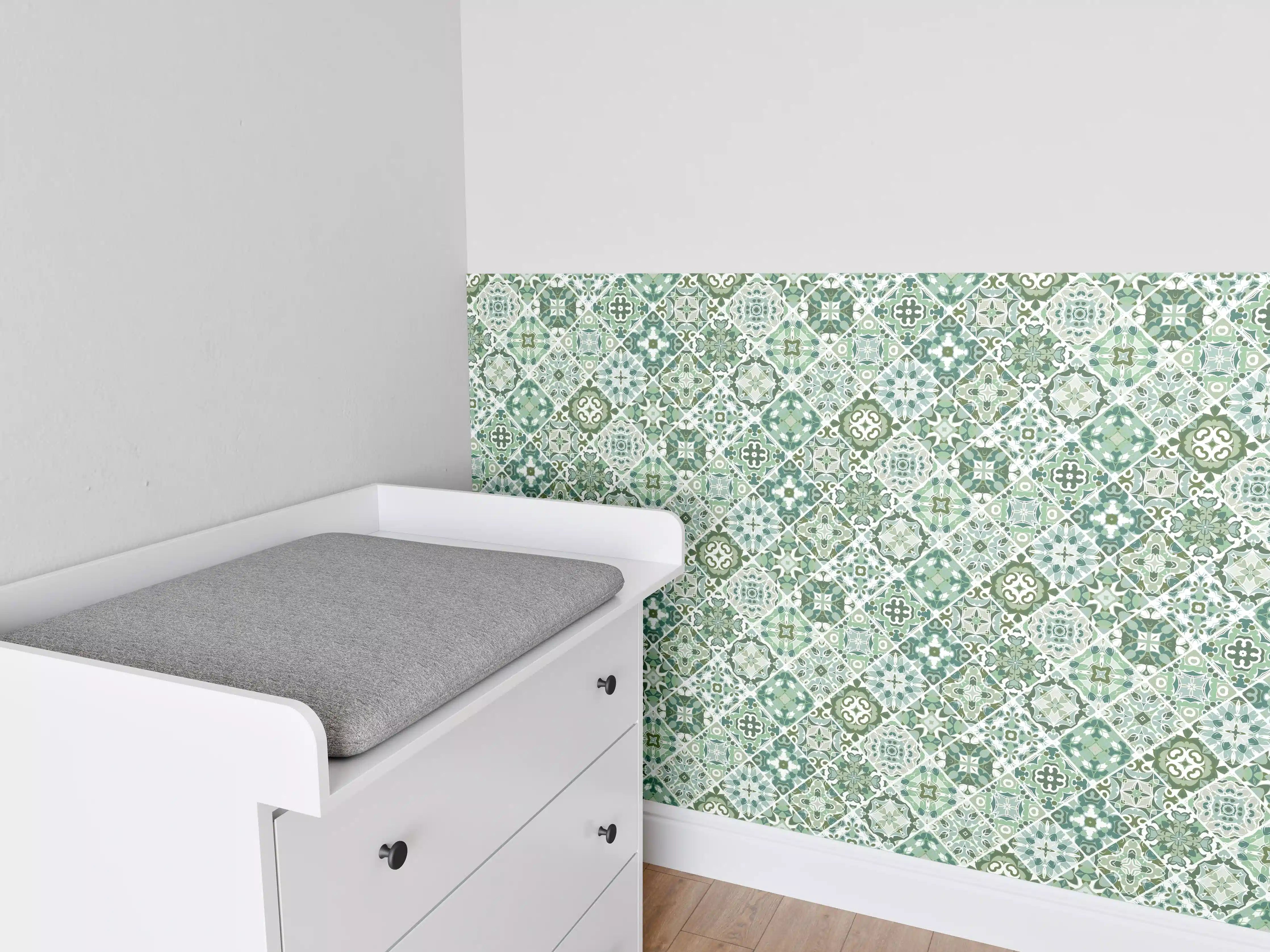 Babyzimmer Wandgestaltung - Elegante Muster-Tapete in Blau und Grün
