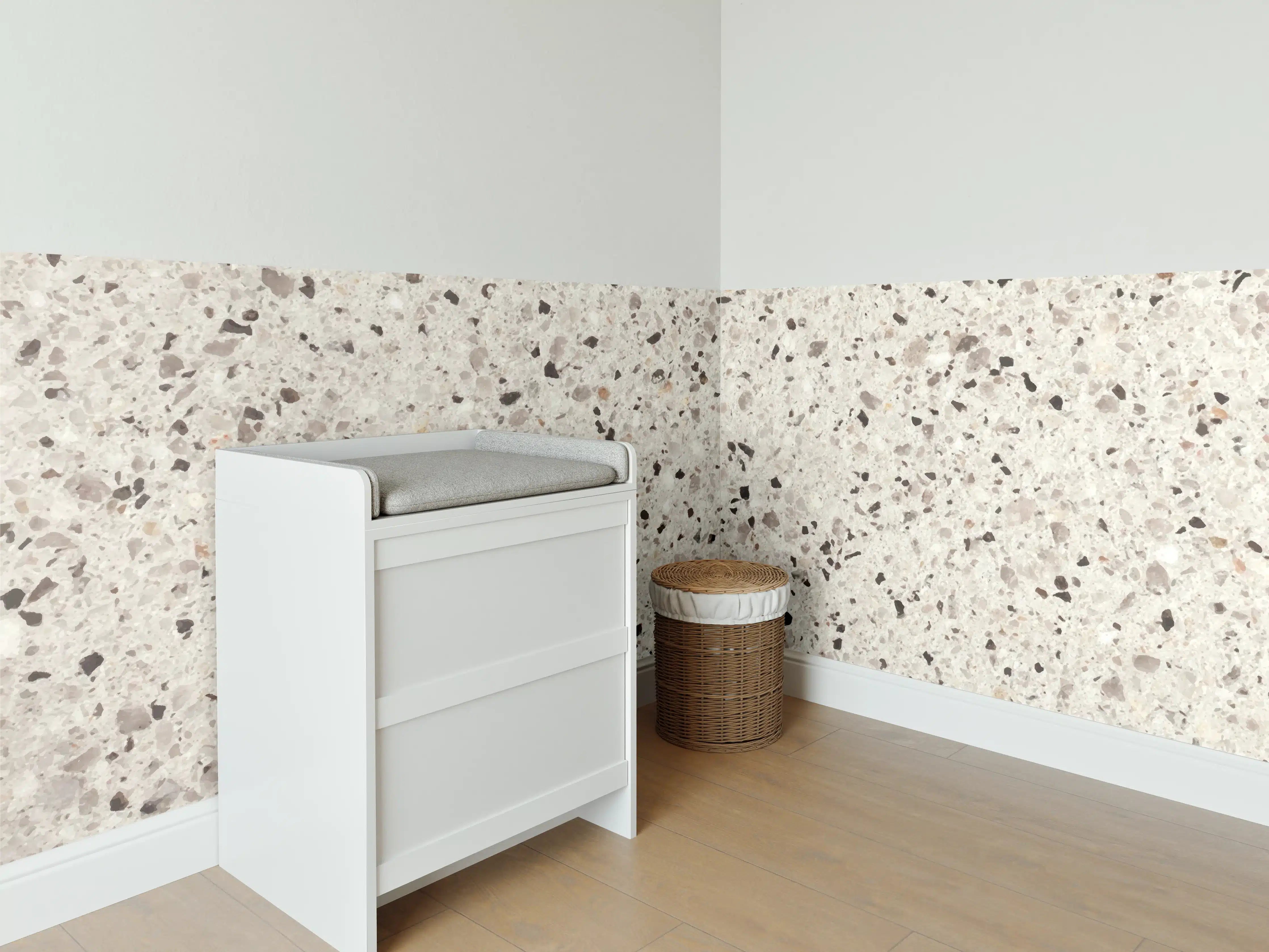 Babyzimmer Wandgestaltung - Elegante Weiß-Grau Terrazzo-Optik
