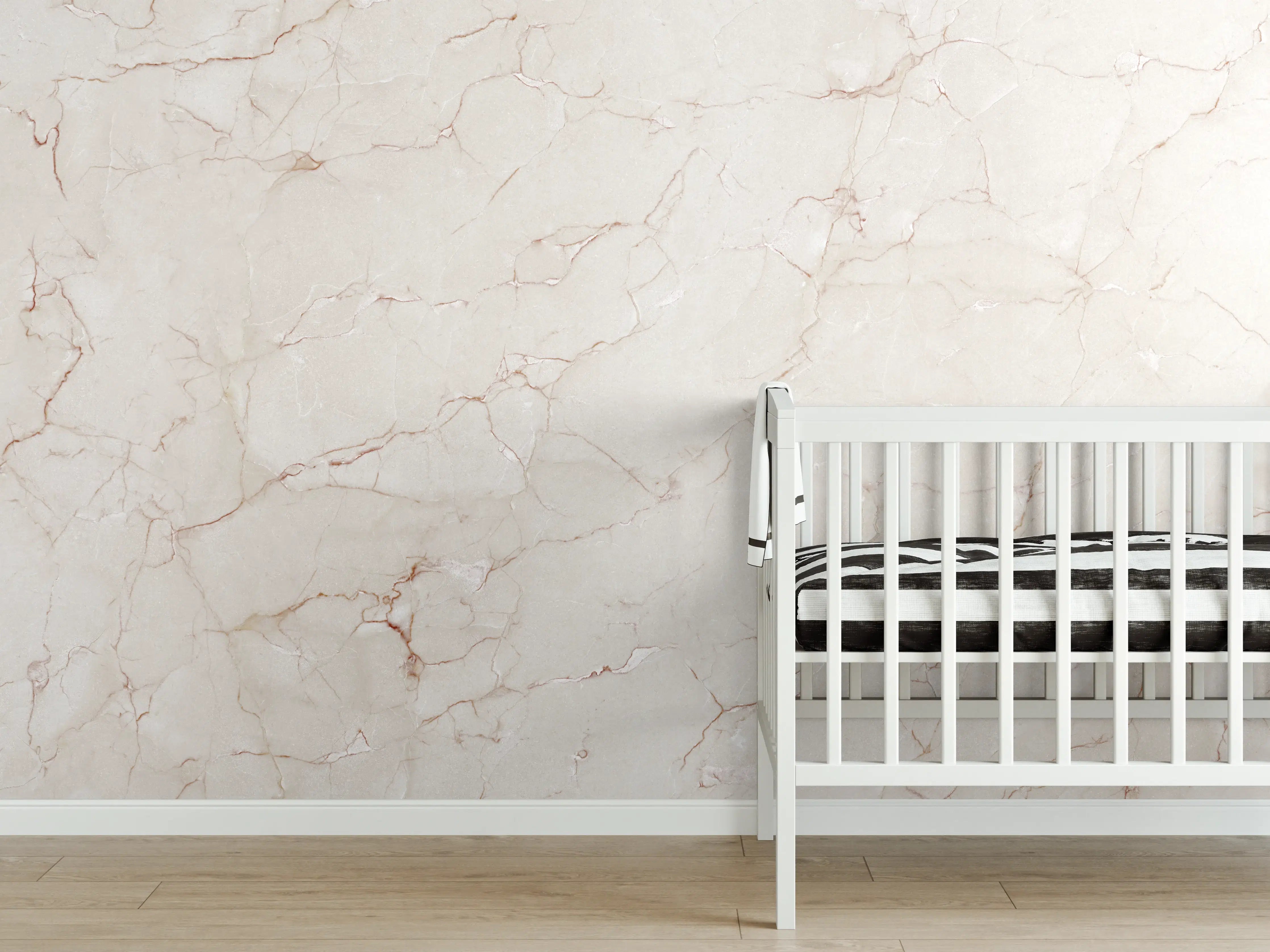 Babyzimmer Wandgestaltung - Elegante weiße Marmortextur mit feinen Rissen