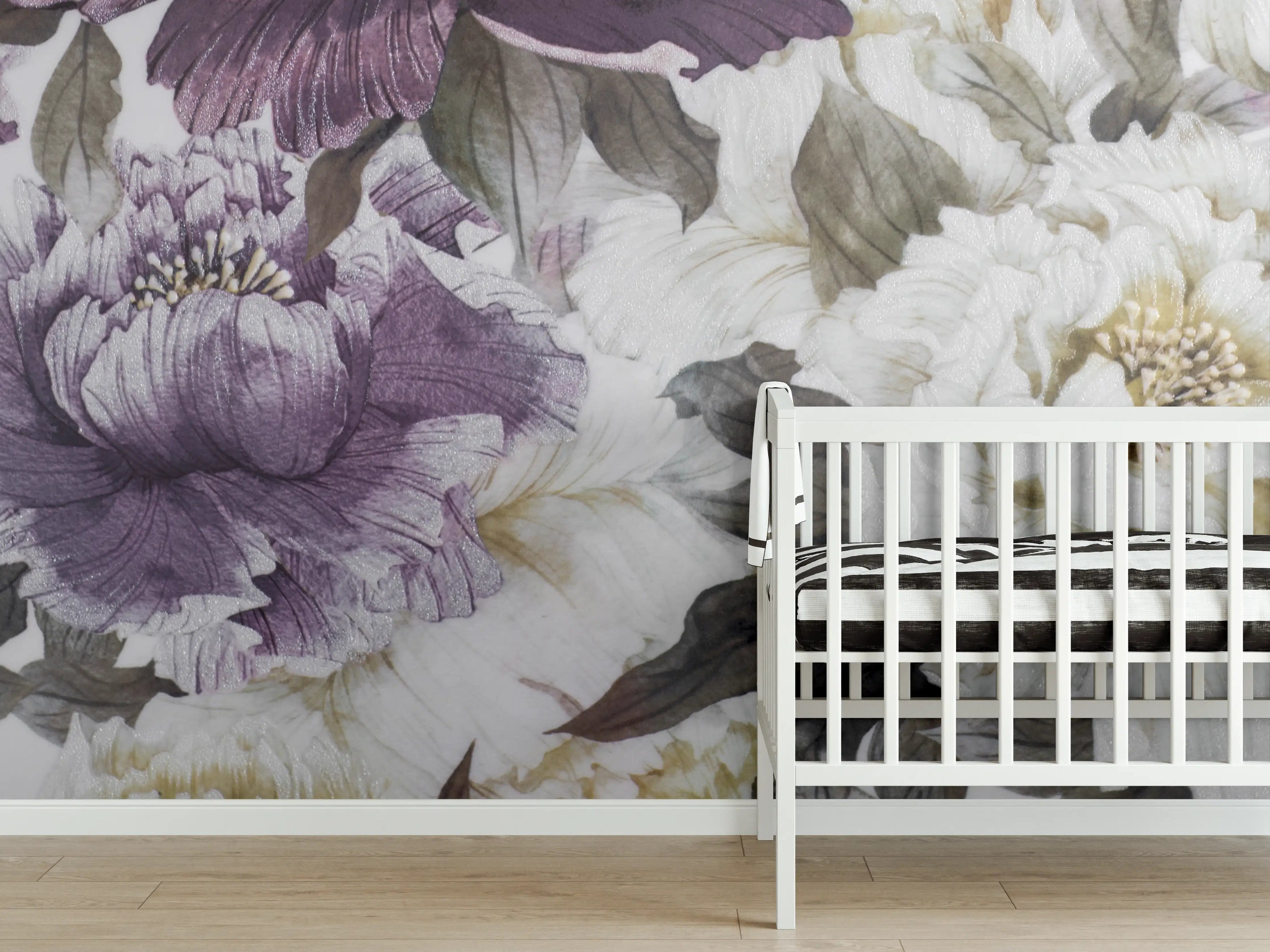 Babyzimmer Wandgestaltung - Elegantes Blumenmuster in Weiß und Lila mit Grautönen