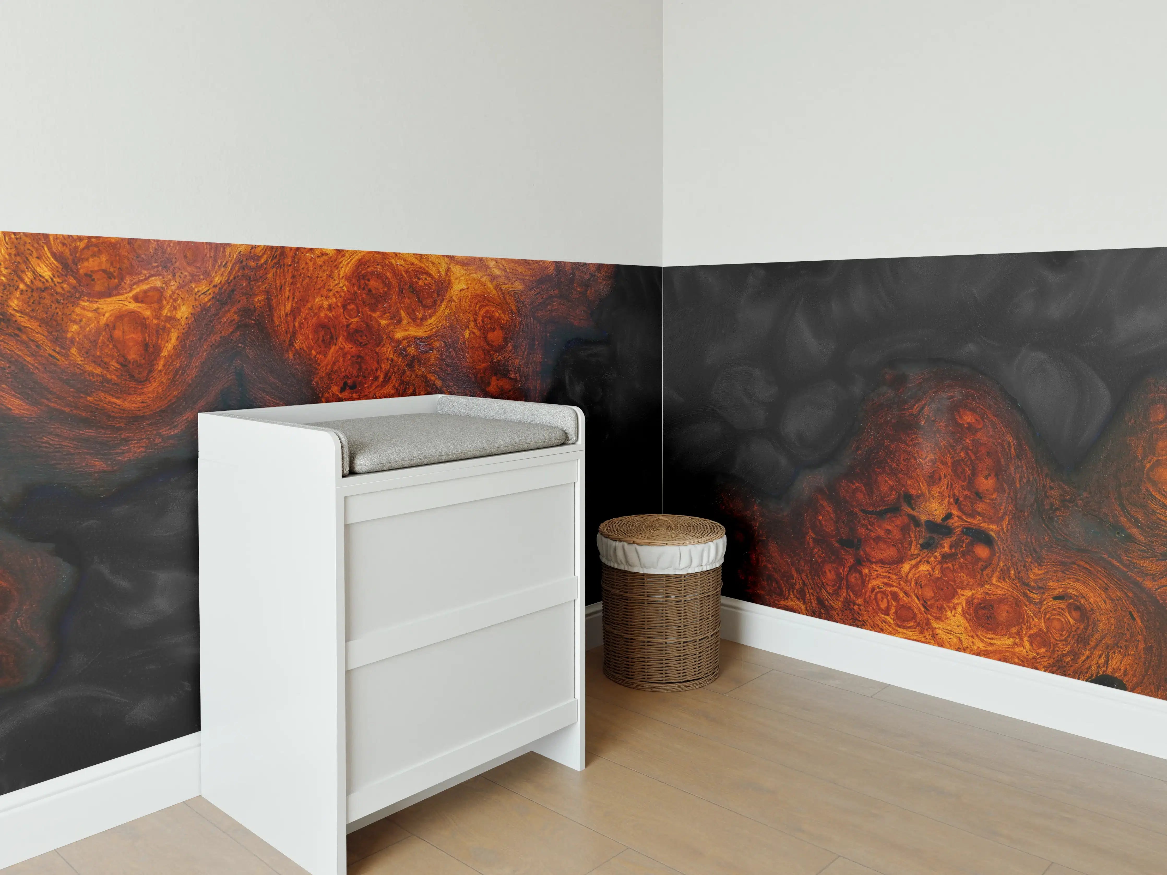 Babyzimmer Wandgestaltung - Epoxidharz Maserholz Struktur