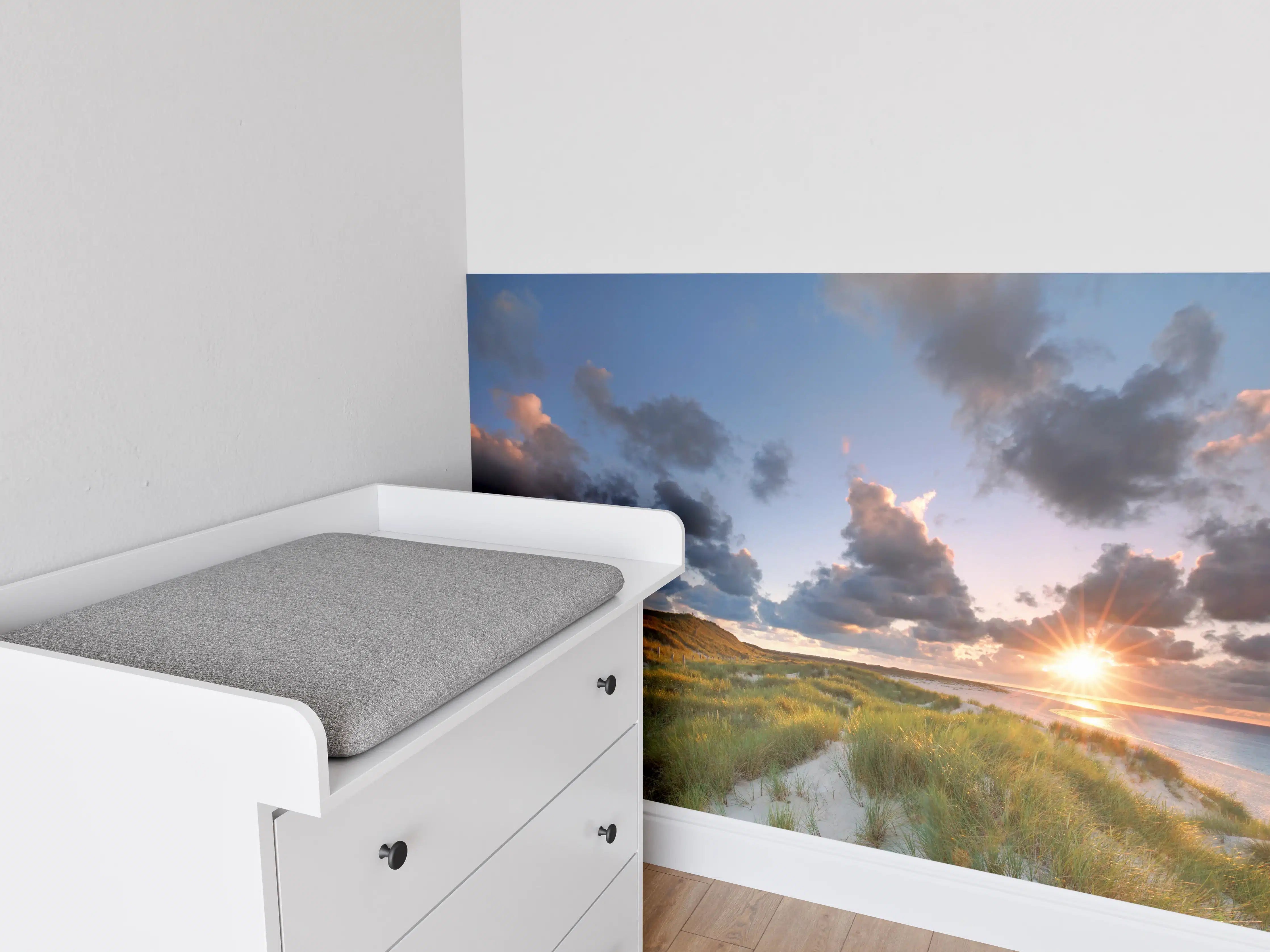 Babyzimmer Wandgestaltung - Familienküche mit Holztisch