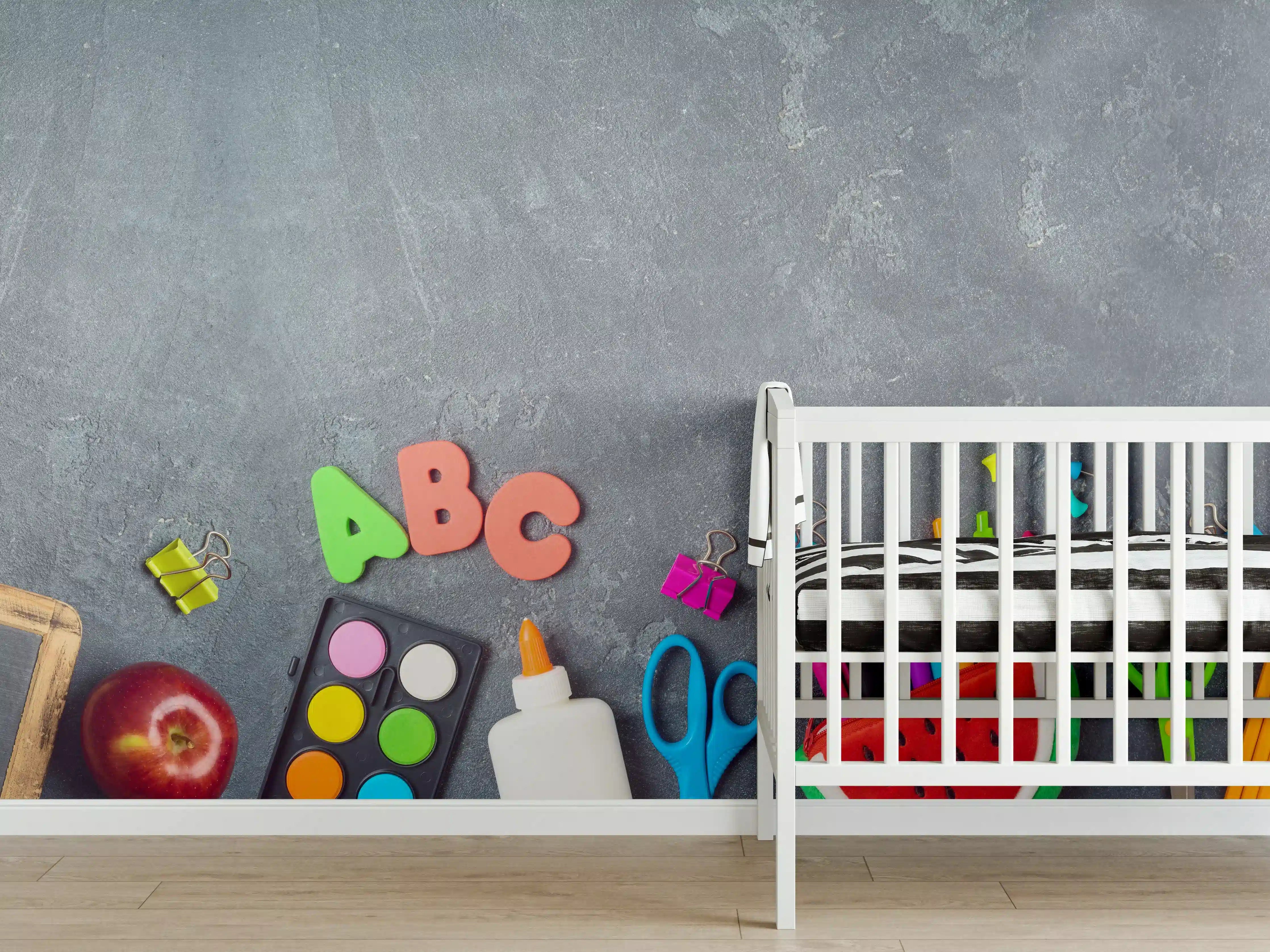 Babyzimmer Wandgestaltung - Farbenfroher Schulstart auf Tafel