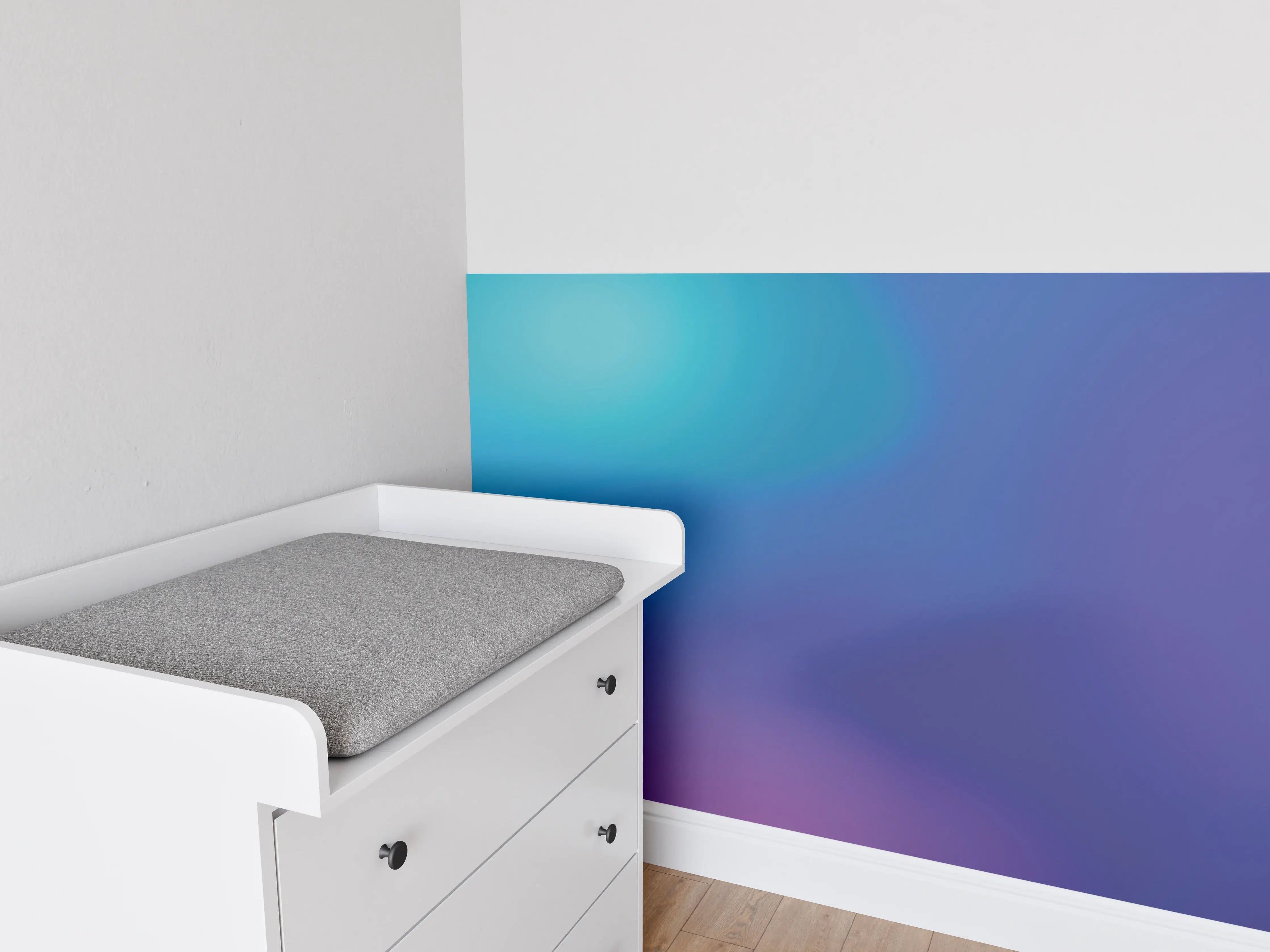 Babyzimmer Wandgestaltung - Farbverlauf in Blau-Lila