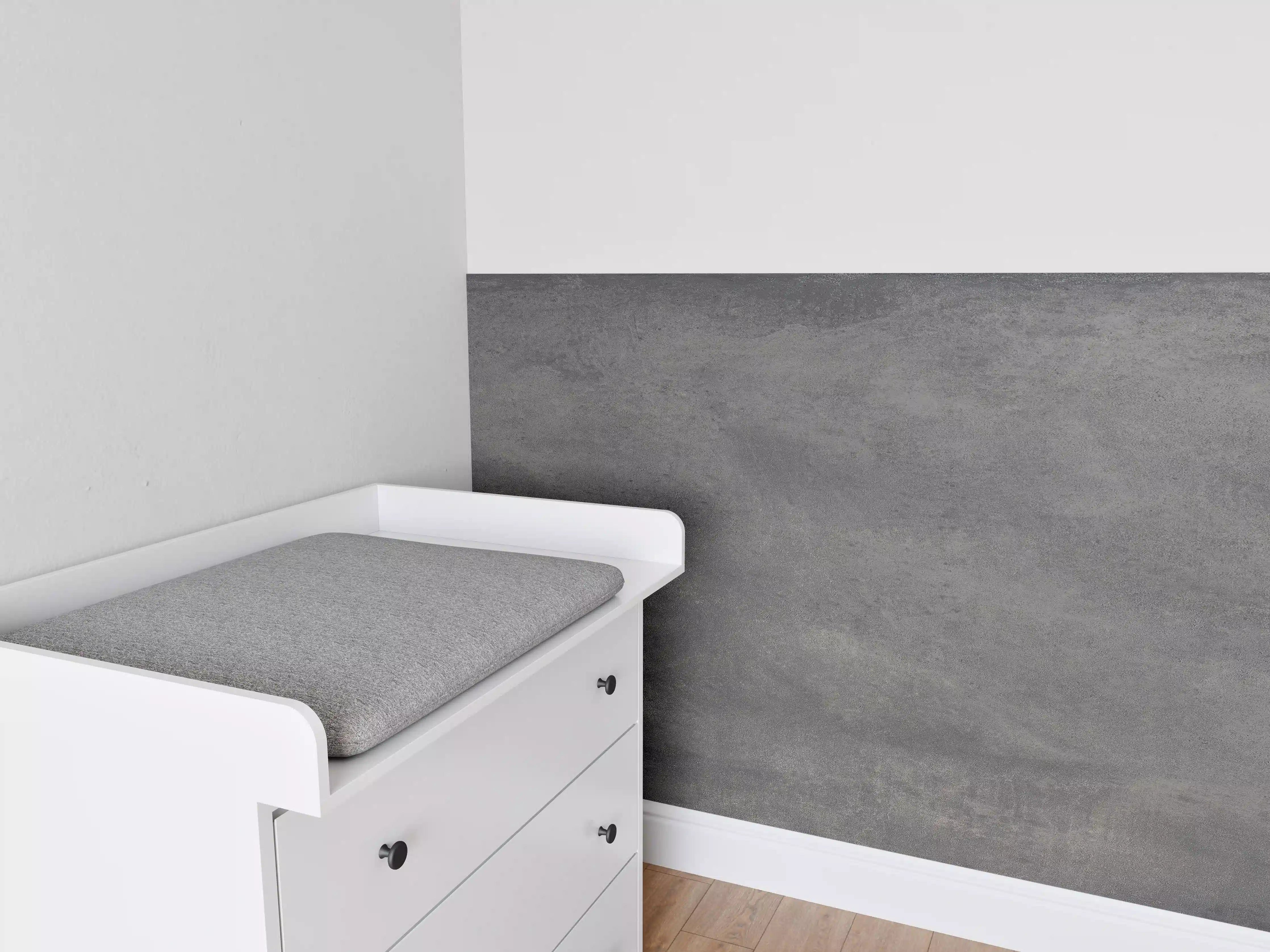 Babyzimmer Wandgestaltung - Feine dunkle Betonwand
