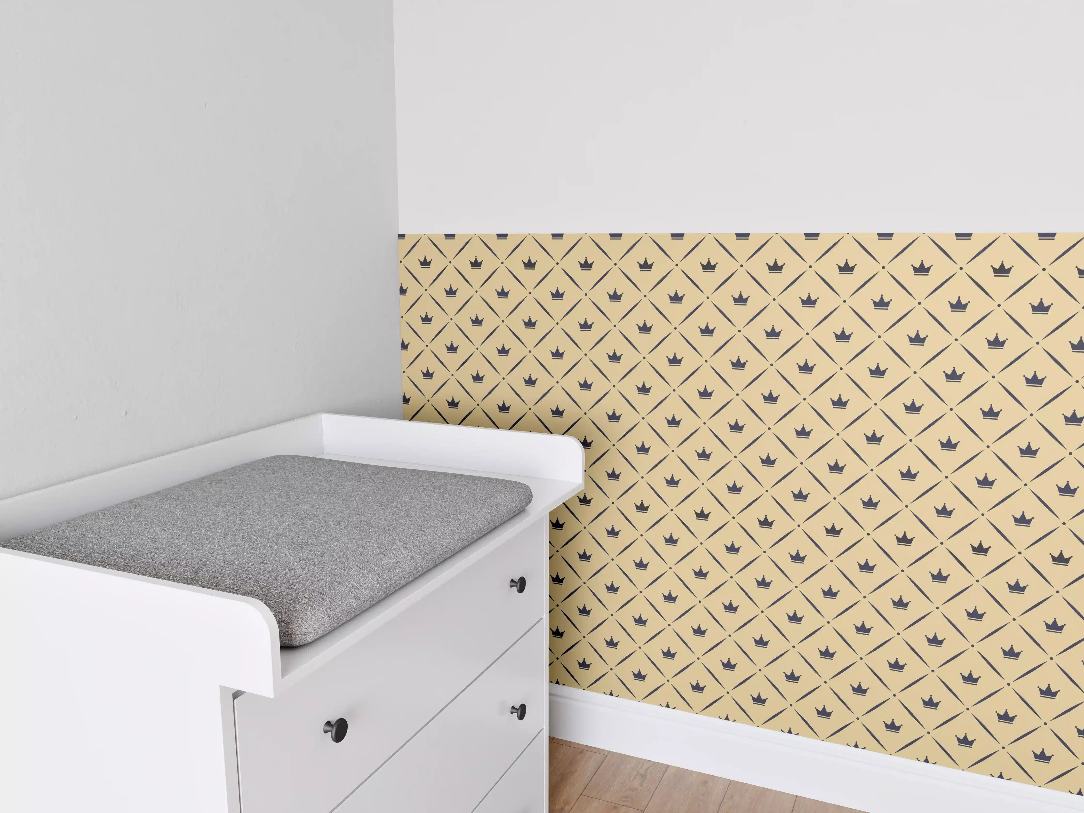 Babyzimmer Wandgestaltung - Feines geometrisches Muster in Gold und Grautönen