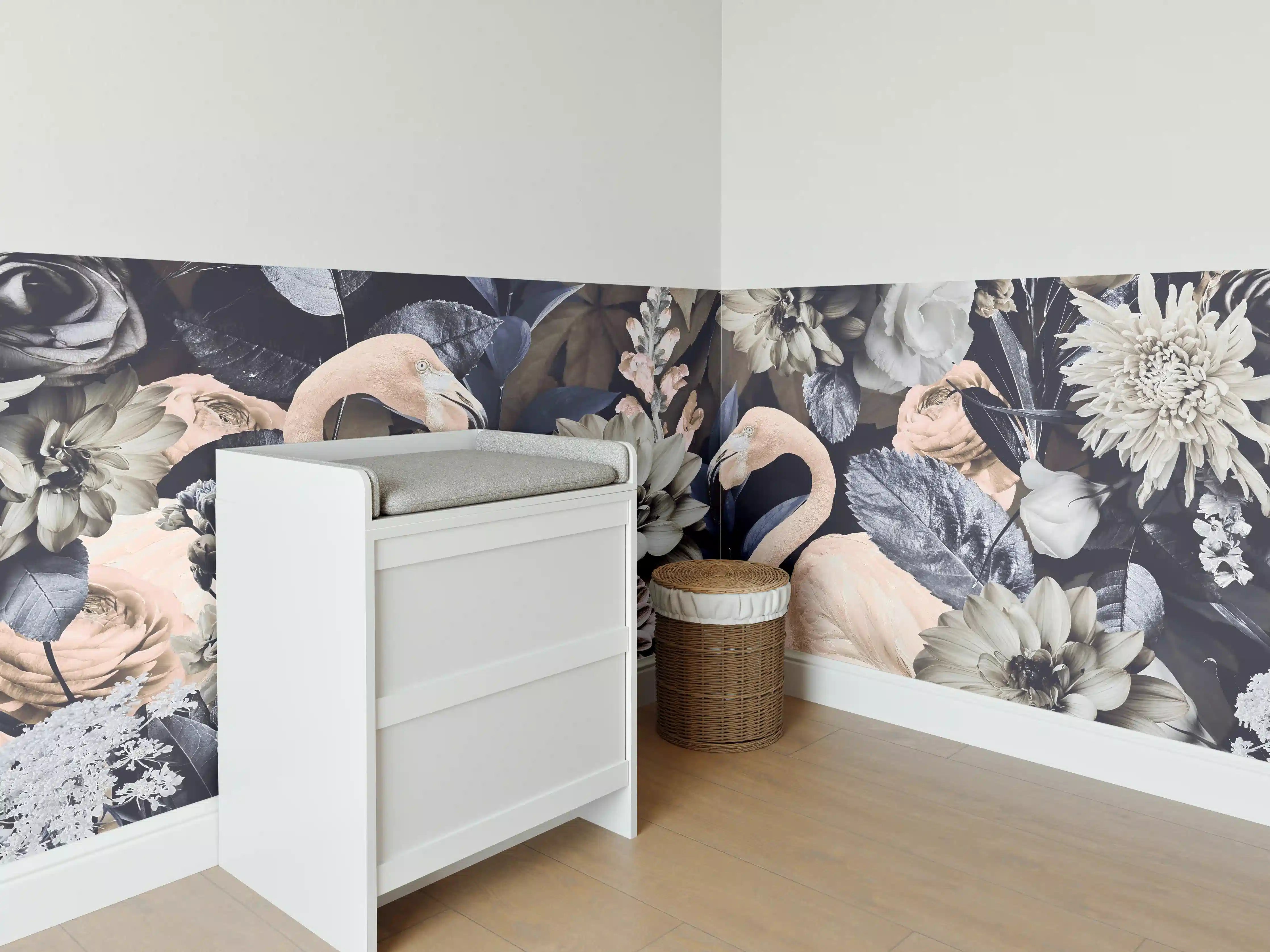Babyzimmer Wandgestaltung - Floral-Flamingo Muster Grau-Weiß