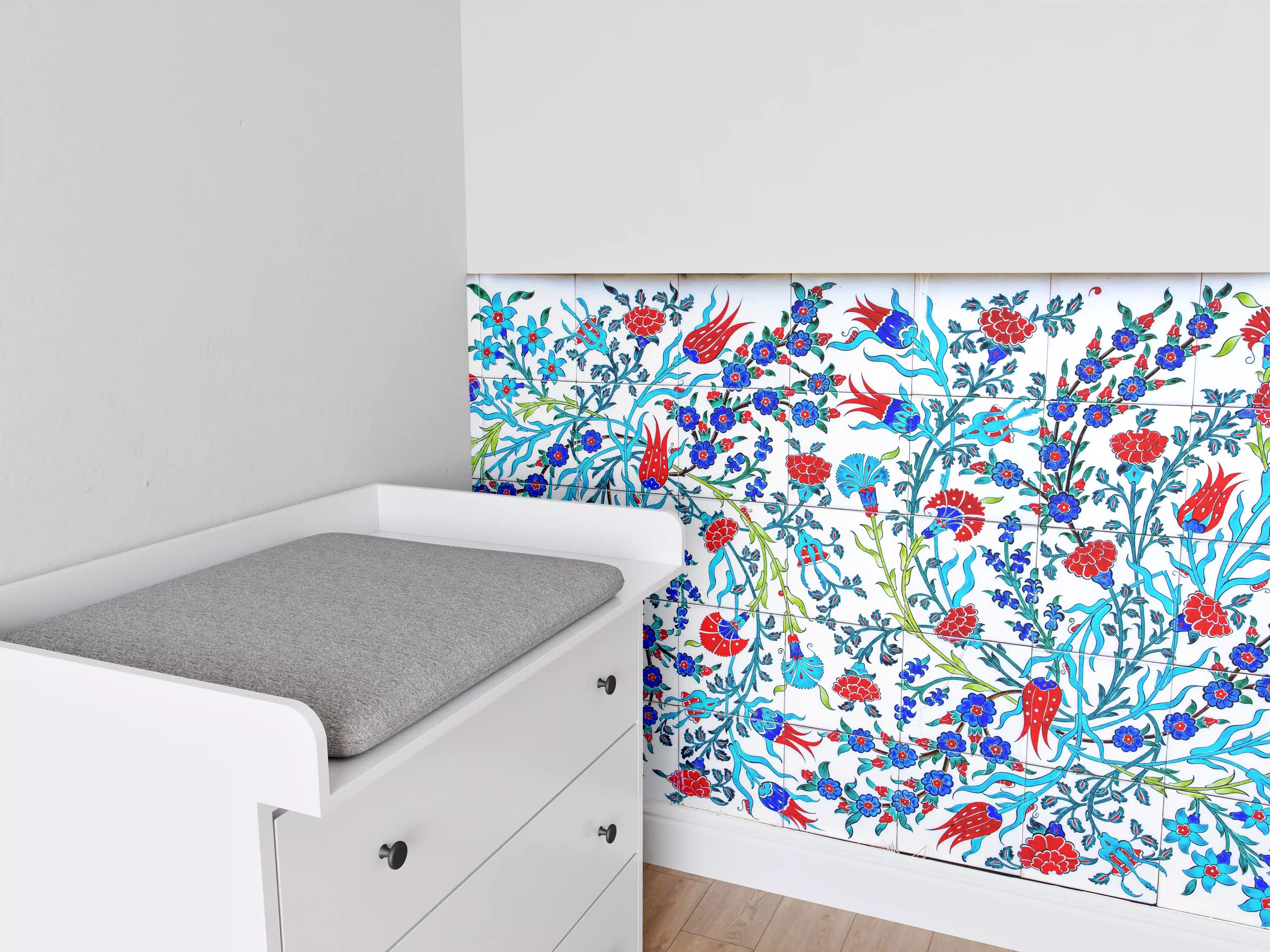 Babyzimmer Wandgestaltung - Florales Muster Türkische Wandfliese