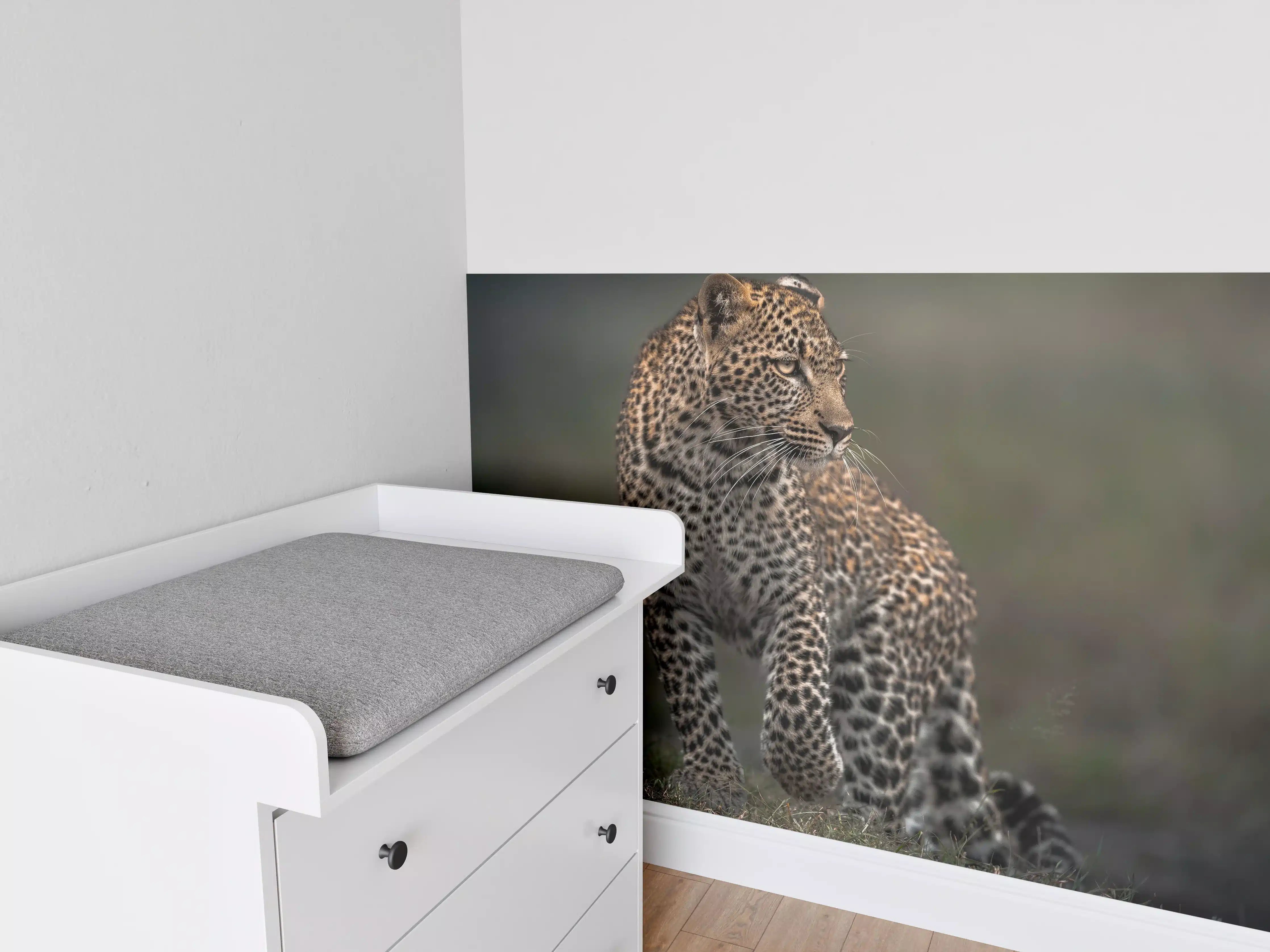 Babyzimmer Wandgestaltung - Fokussierter Leopard - Savanne