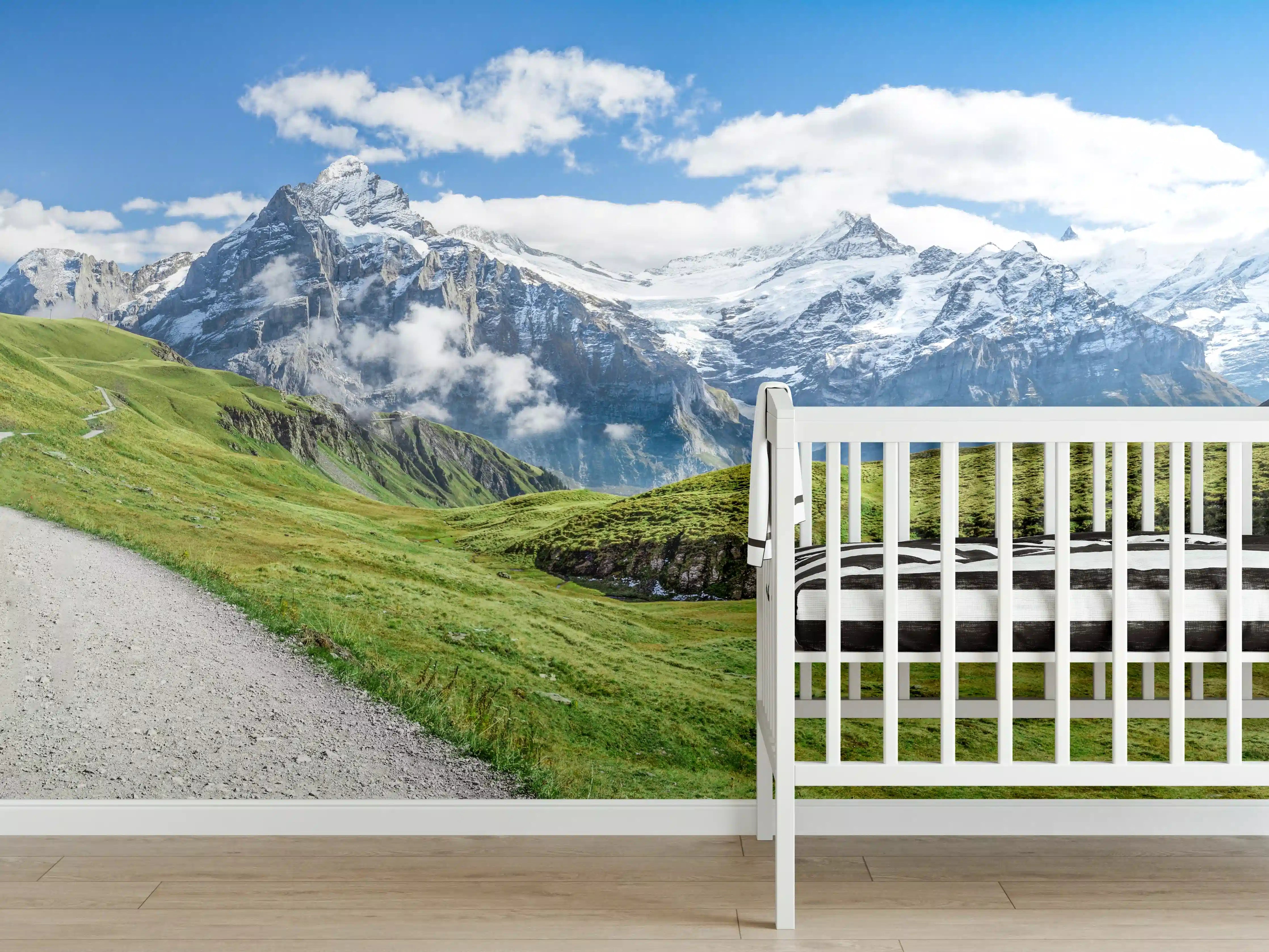 Babyzimmer Wandgestaltung - Friedlicher Wanderweg in den Alpen