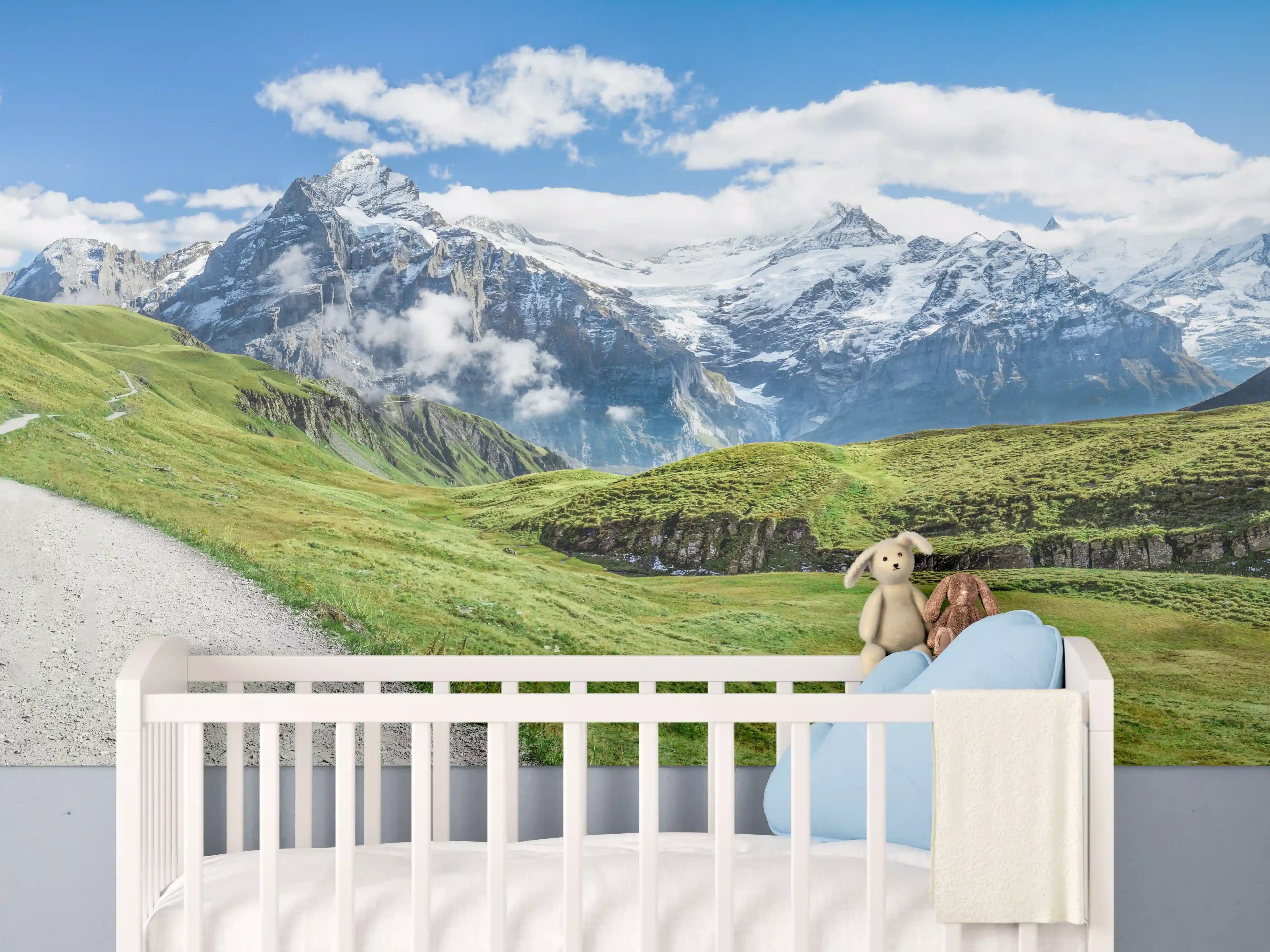 Babyzimmer Wandgestaltung - Friedlicher Wanderweg in den Alpen