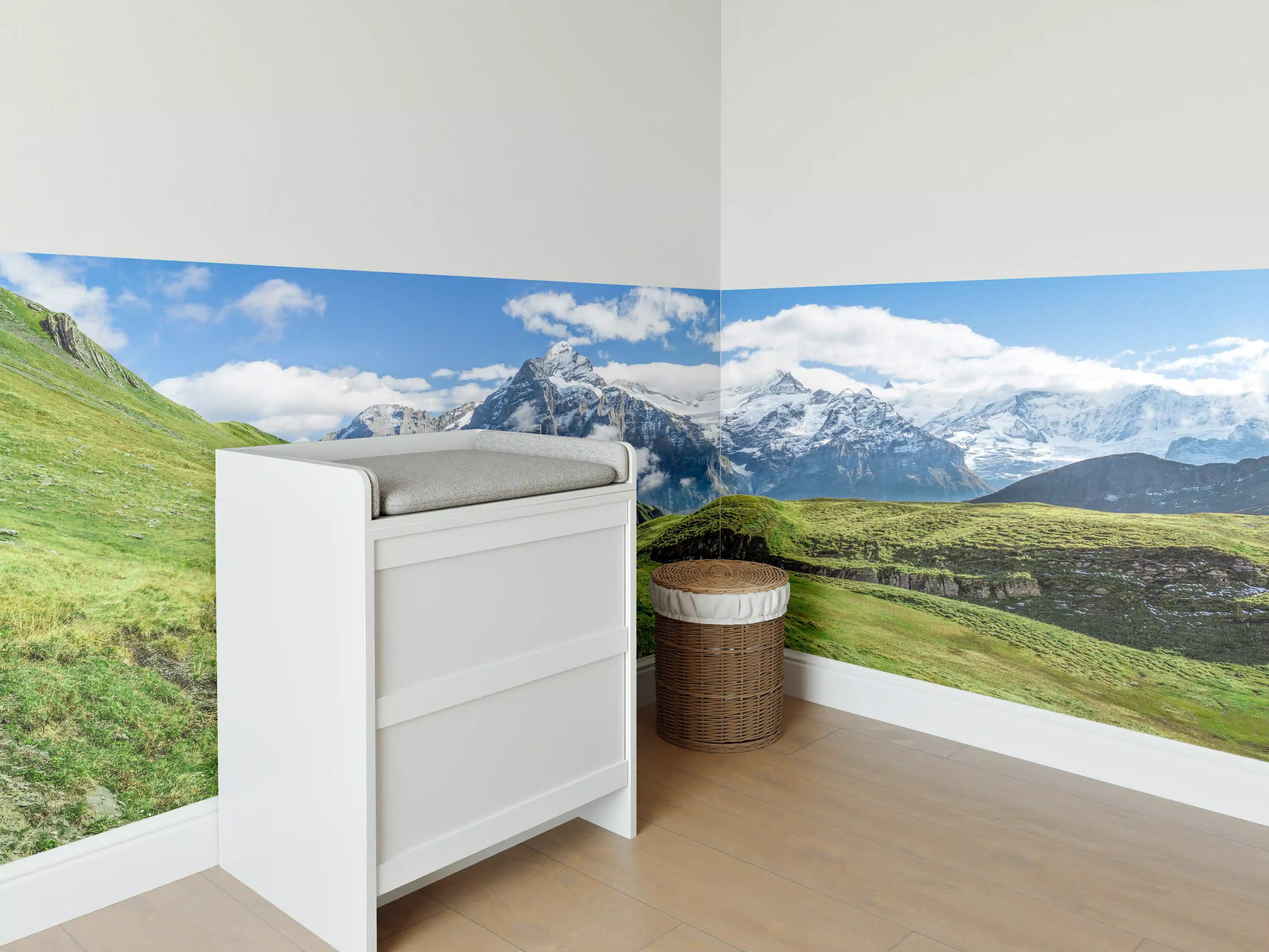 Babyzimmer Wandgestaltung - Friedlicher Wanderweg in den Alpen