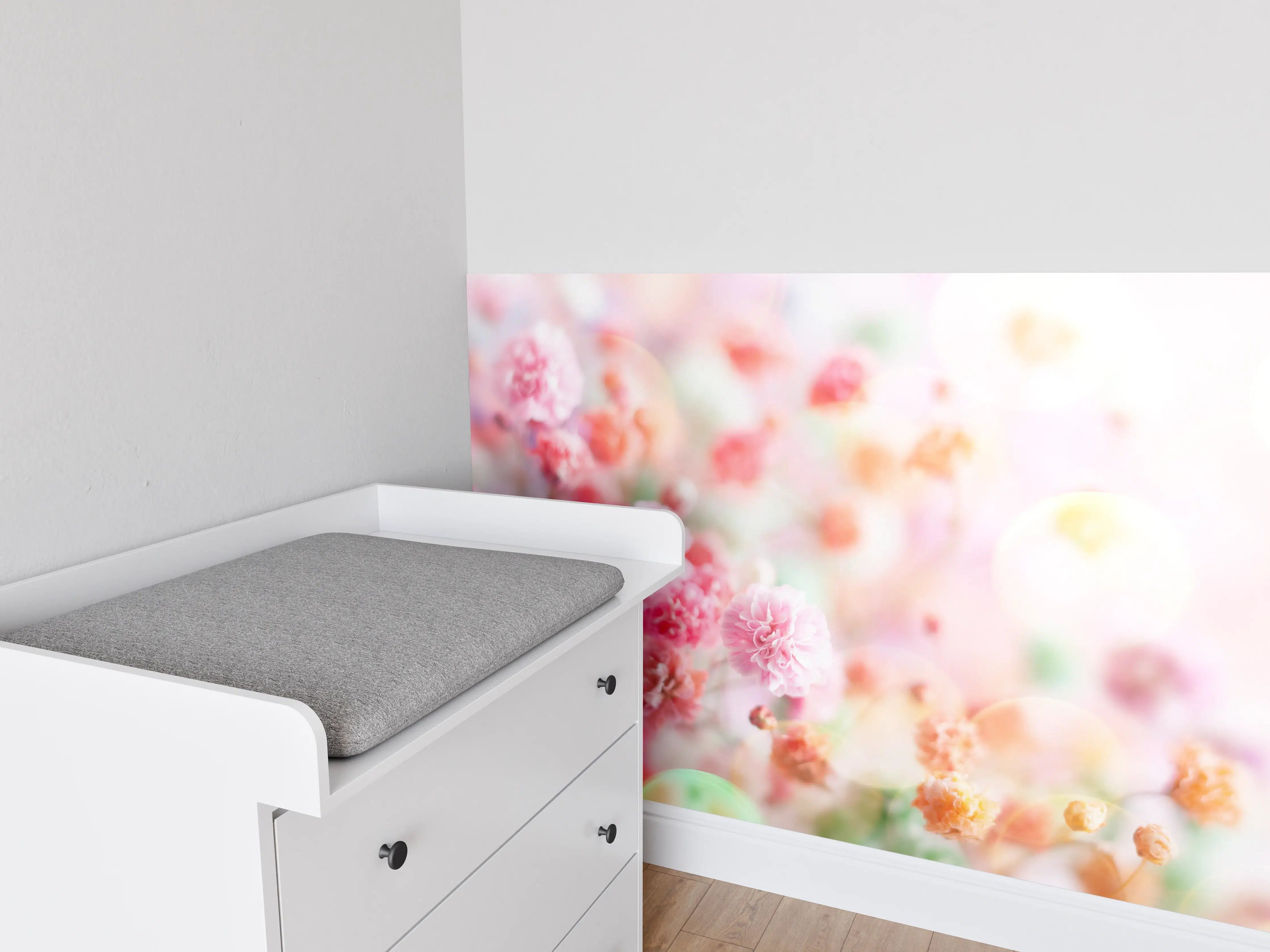 Babyzimmer Wandgestaltung - Frische rosa Frühlingsblumen