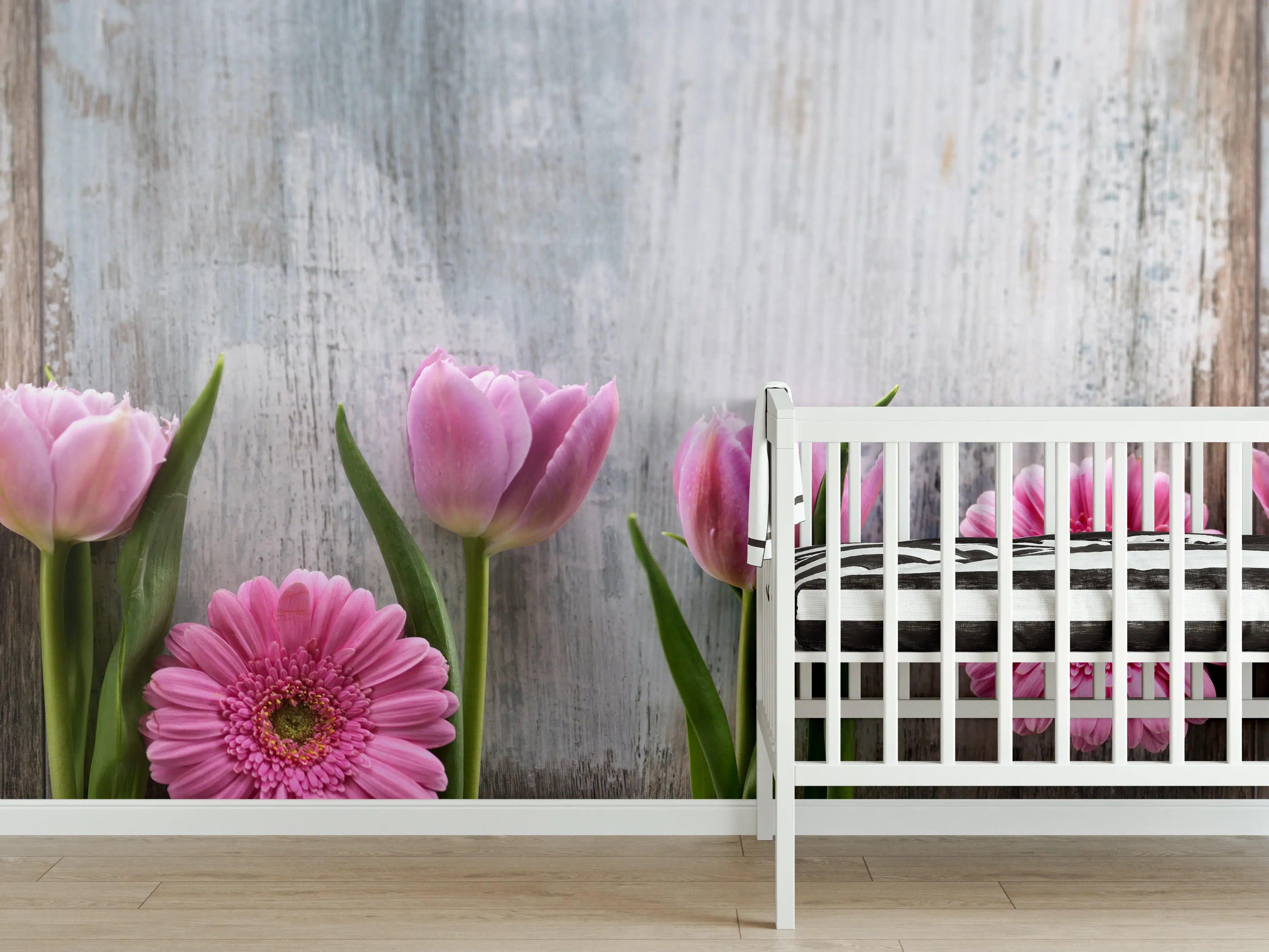 Babyzimmer Wandgestaltung - Frühlingsblumen auf schäbigem Holz