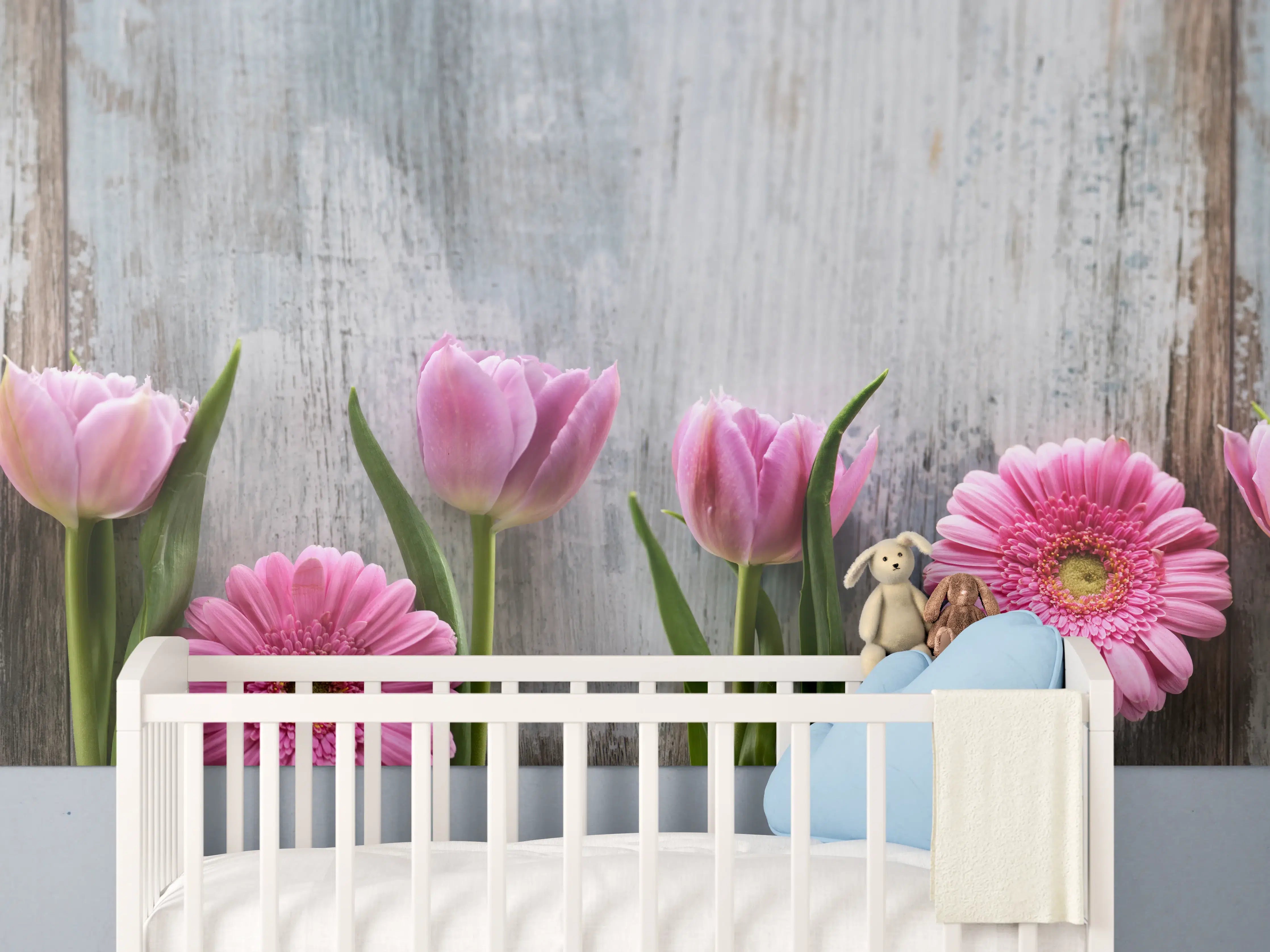 Babyzimmer Wandgestaltung - Frühlingsblumen auf schäbigem Holz