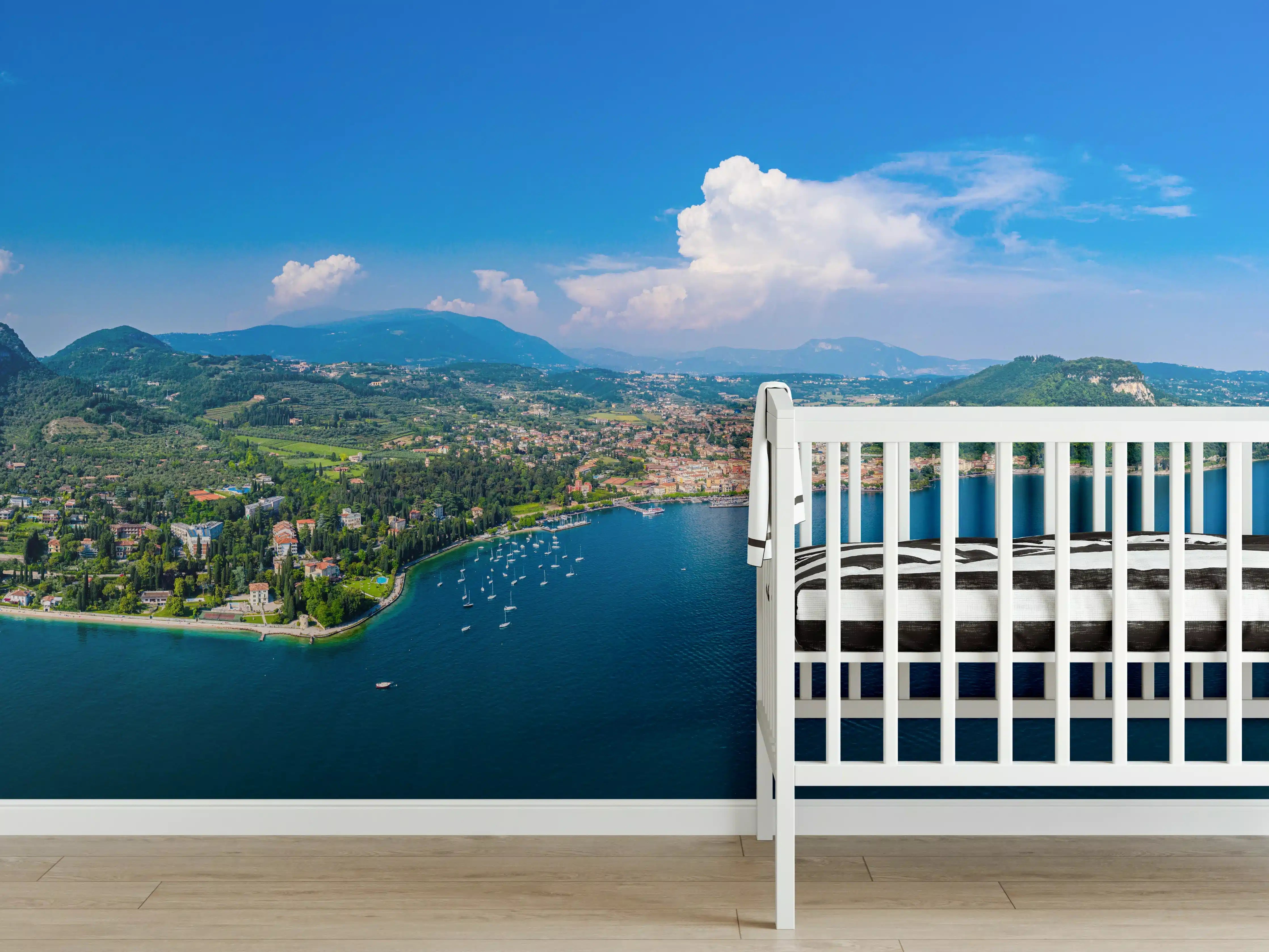 Babyzimmer Wandgestaltung - Gardasee Panorama Blau-Grün