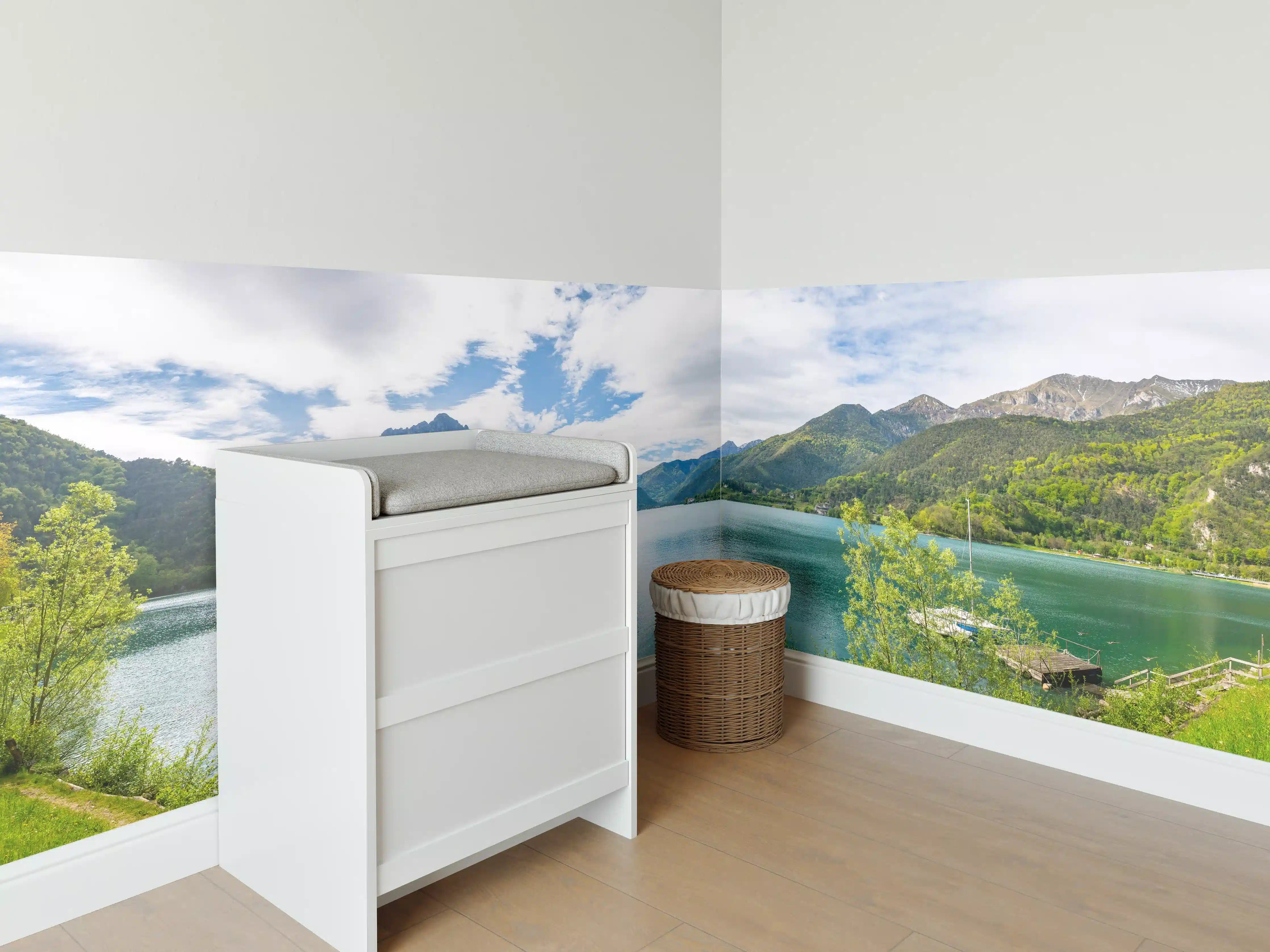 Babyzimmer Wandgestaltung - Gardasee Türkis-Grünes Panorama