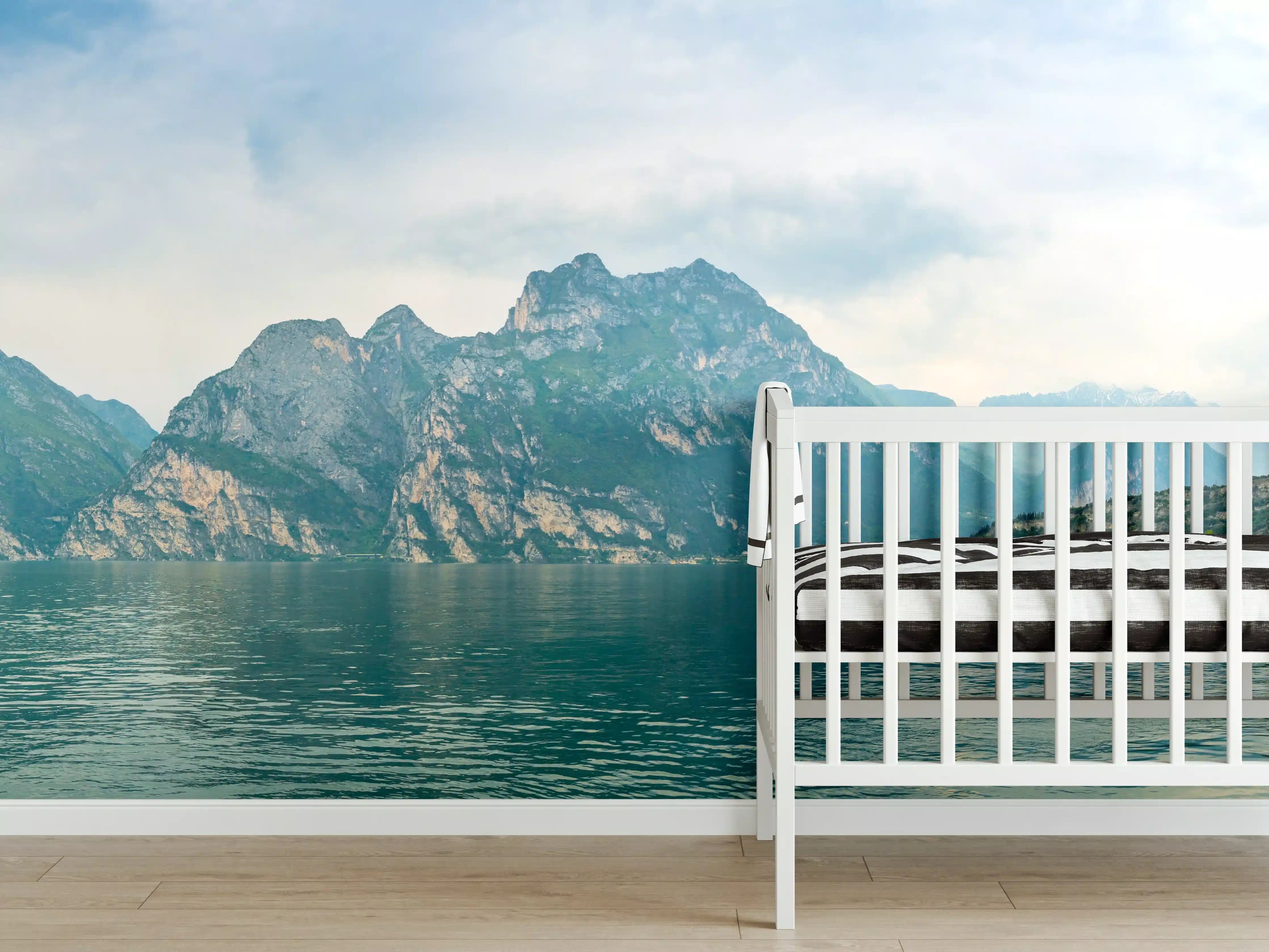 Babyzimmer Wandgestaltung - Gardasee im Farbenspiel von Himmel und Natur
