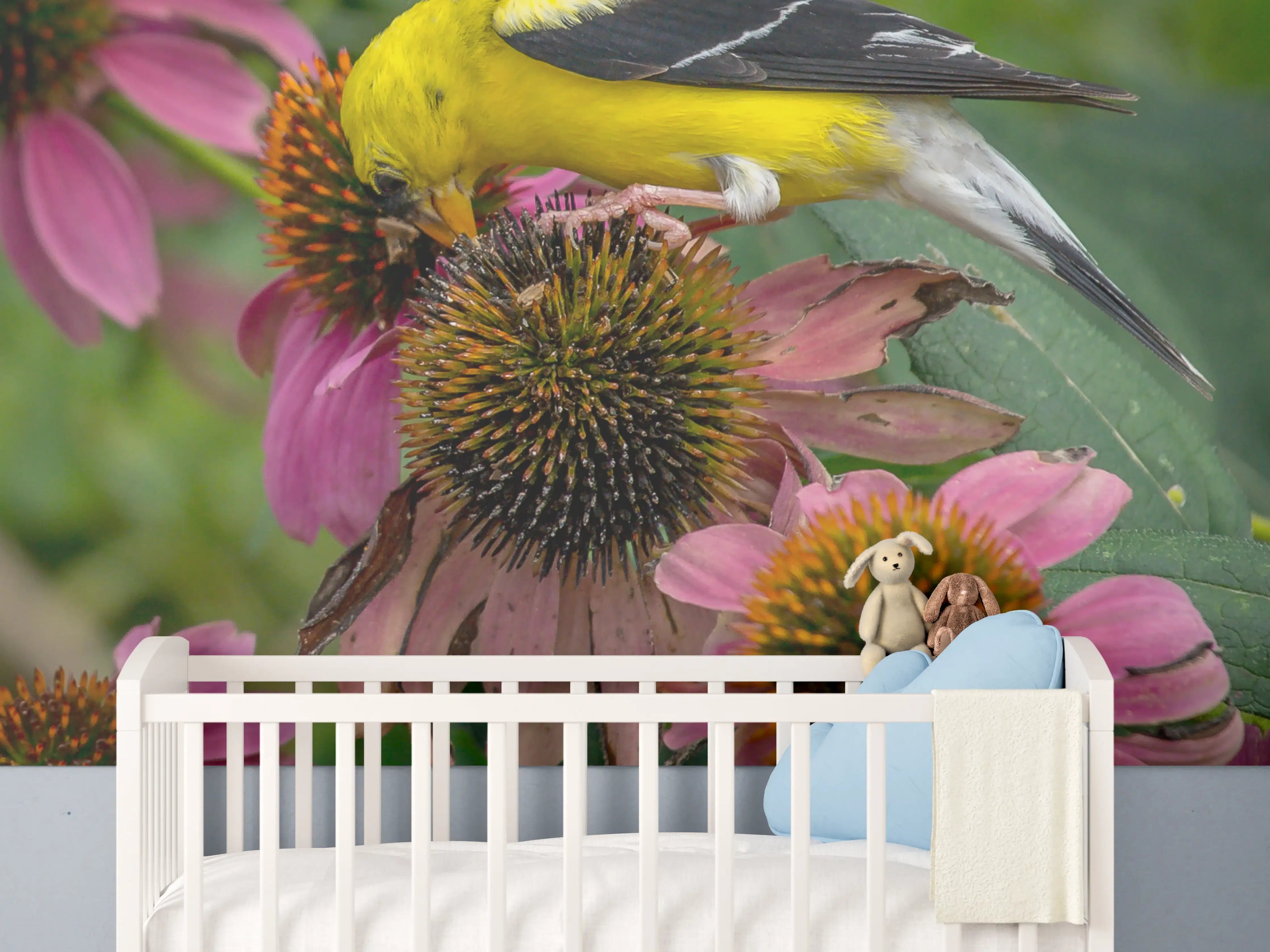 Babyzimmer Wandgestaltung - Gelber Vogel auf Pinken Blumen