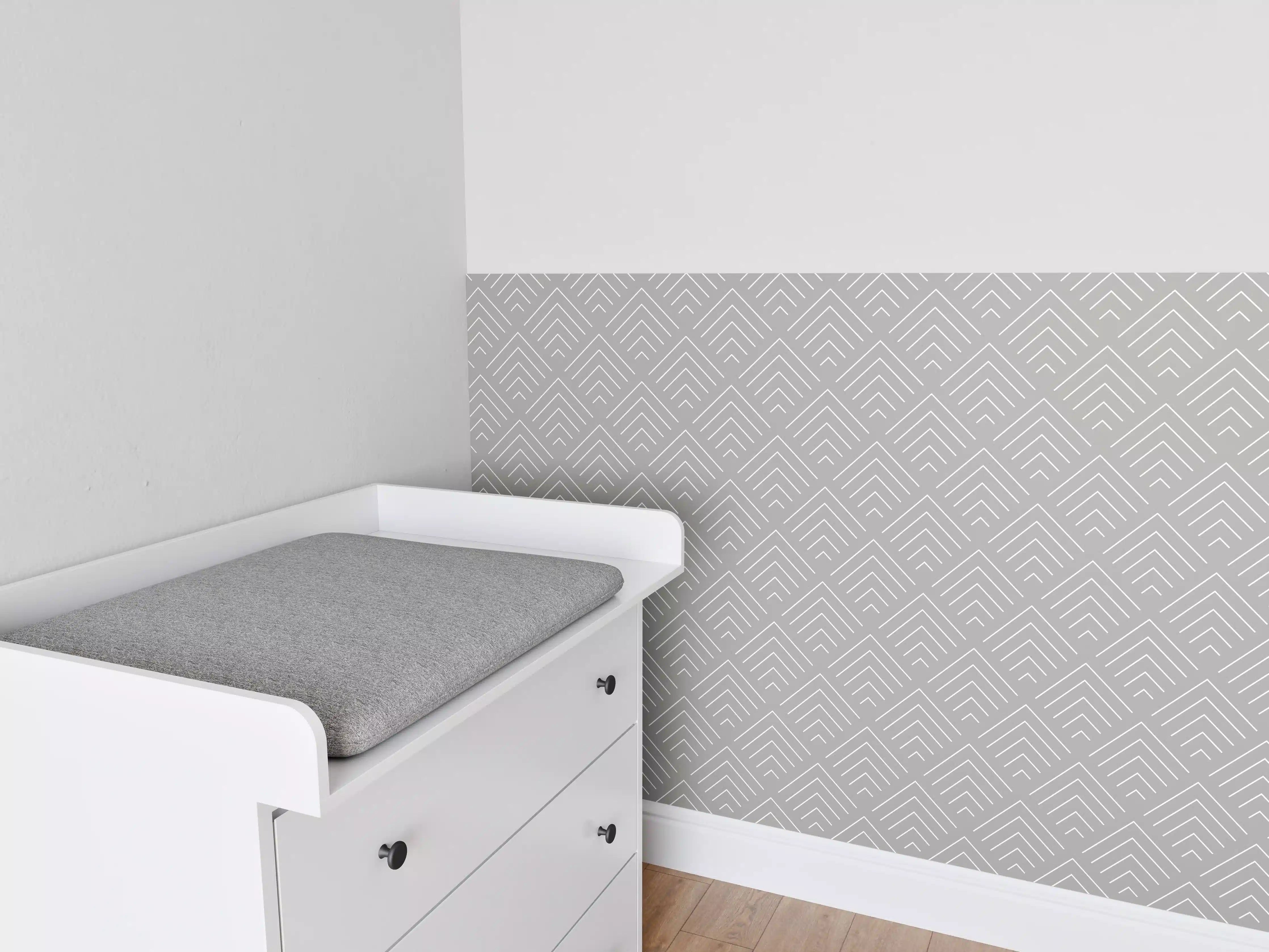 Babyzimmer Wandgestaltung - Geometrisches Muster in dezenten Grau-Tönen