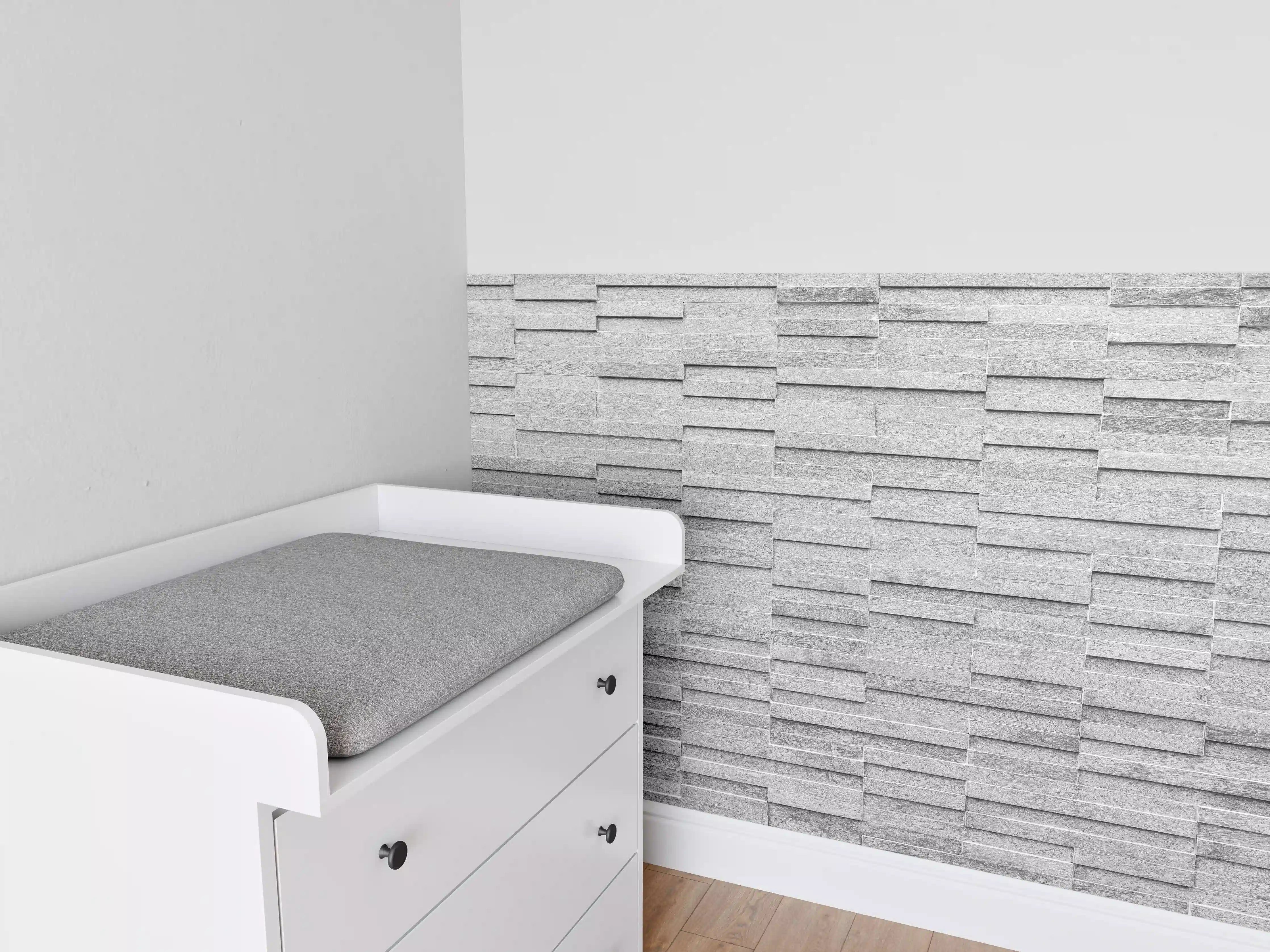 Babyzimmer Wandgestaltung - Geriffelte gräuliche Backsteinmauer