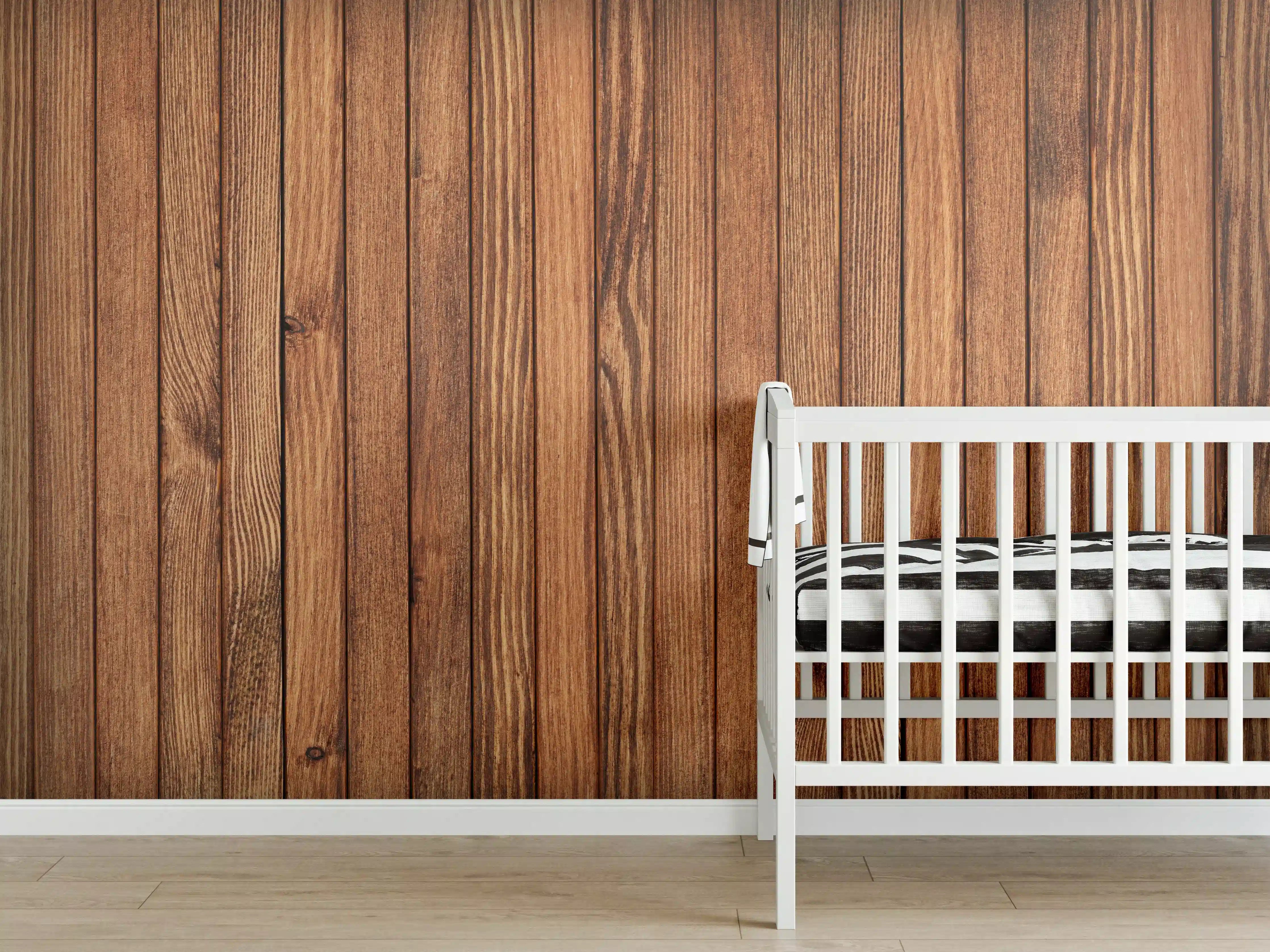 Babyzimmer Wandgestaltung - Gestreifte natürliche Holzbretter