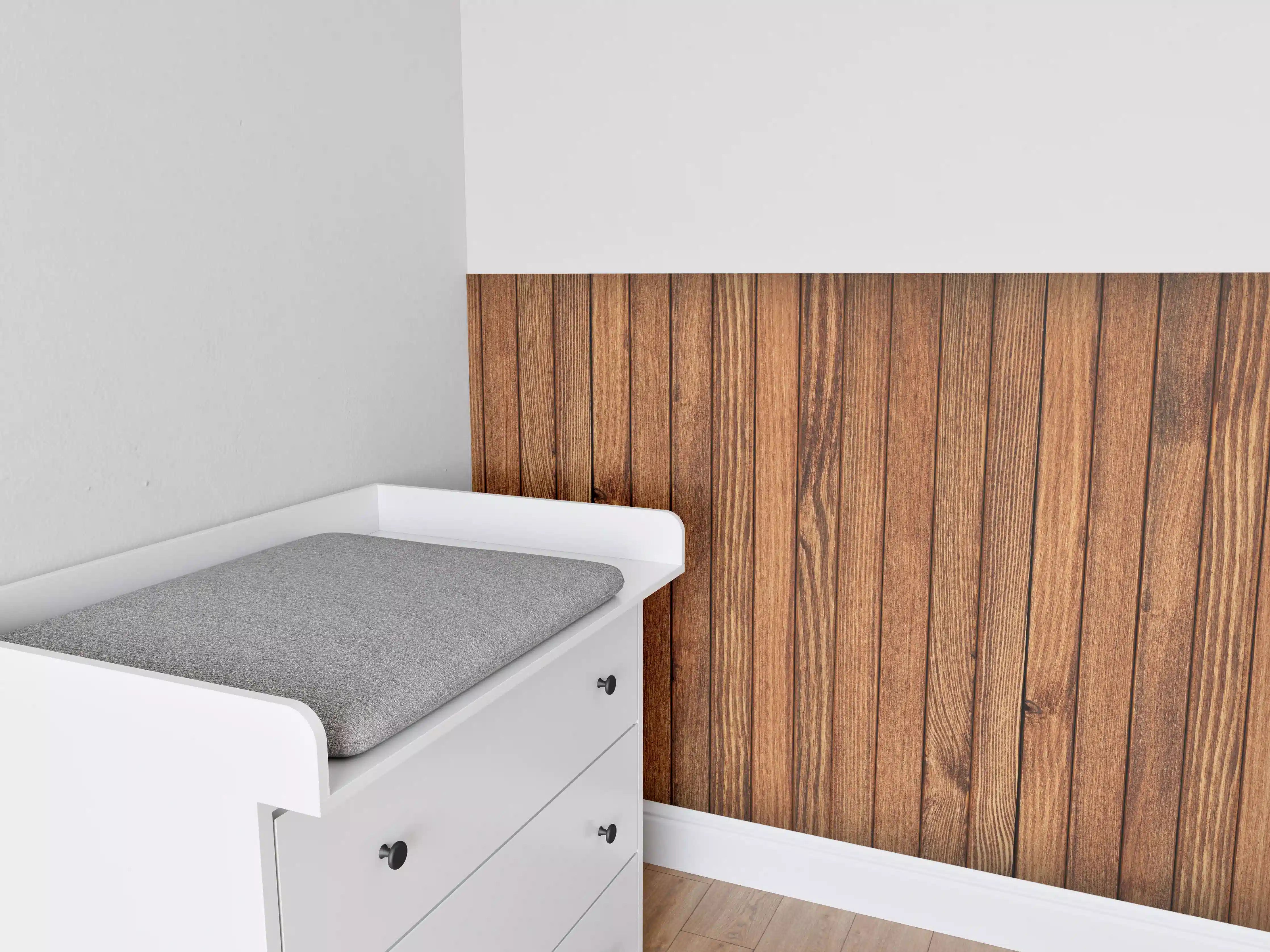 Babyzimmer Wandgestaltung - Gestreifte natürliche Holzbretter