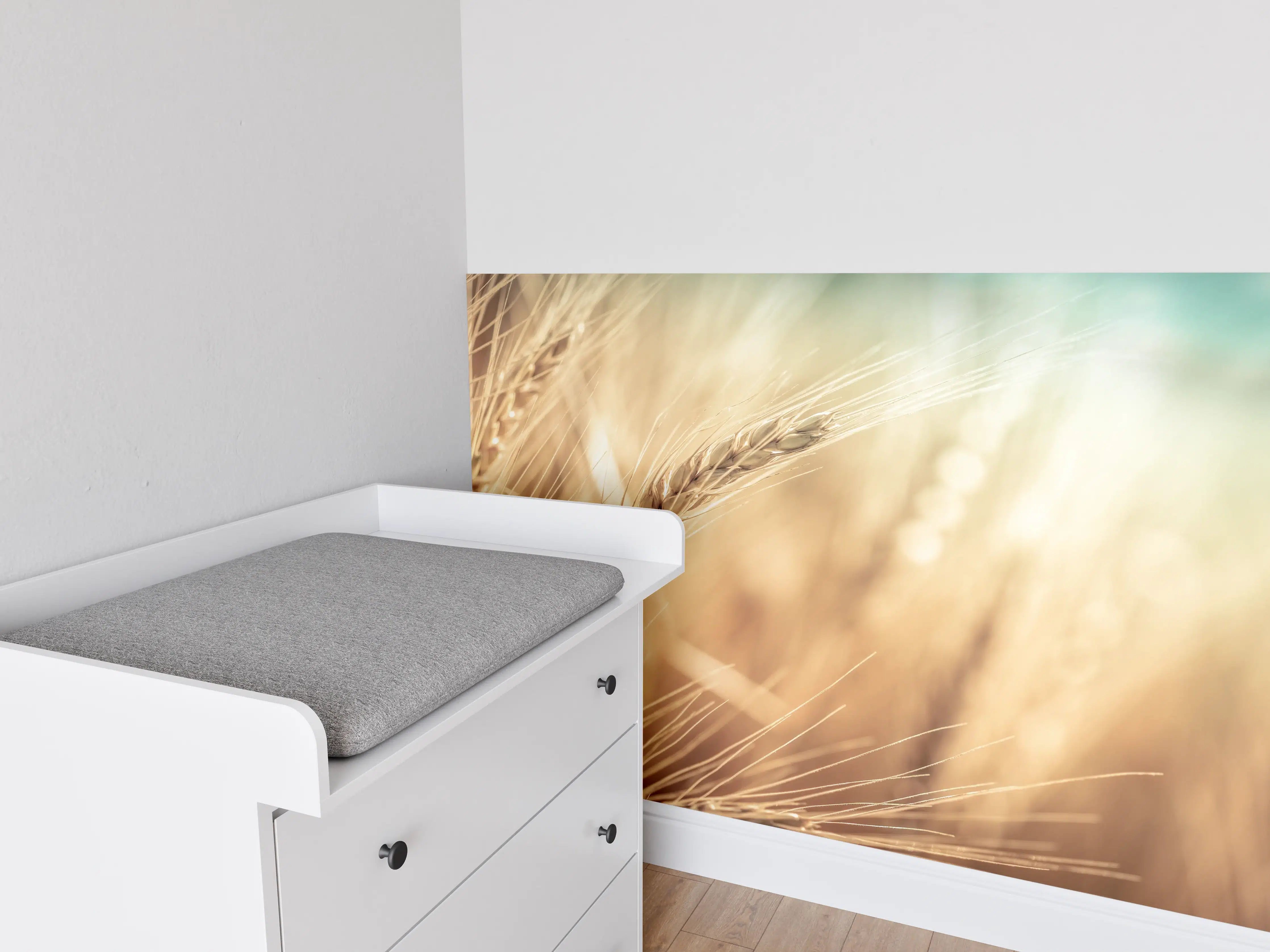 Babyzimmer Wandgestaltung - Goldene Getreideähren im Sonnenlicht