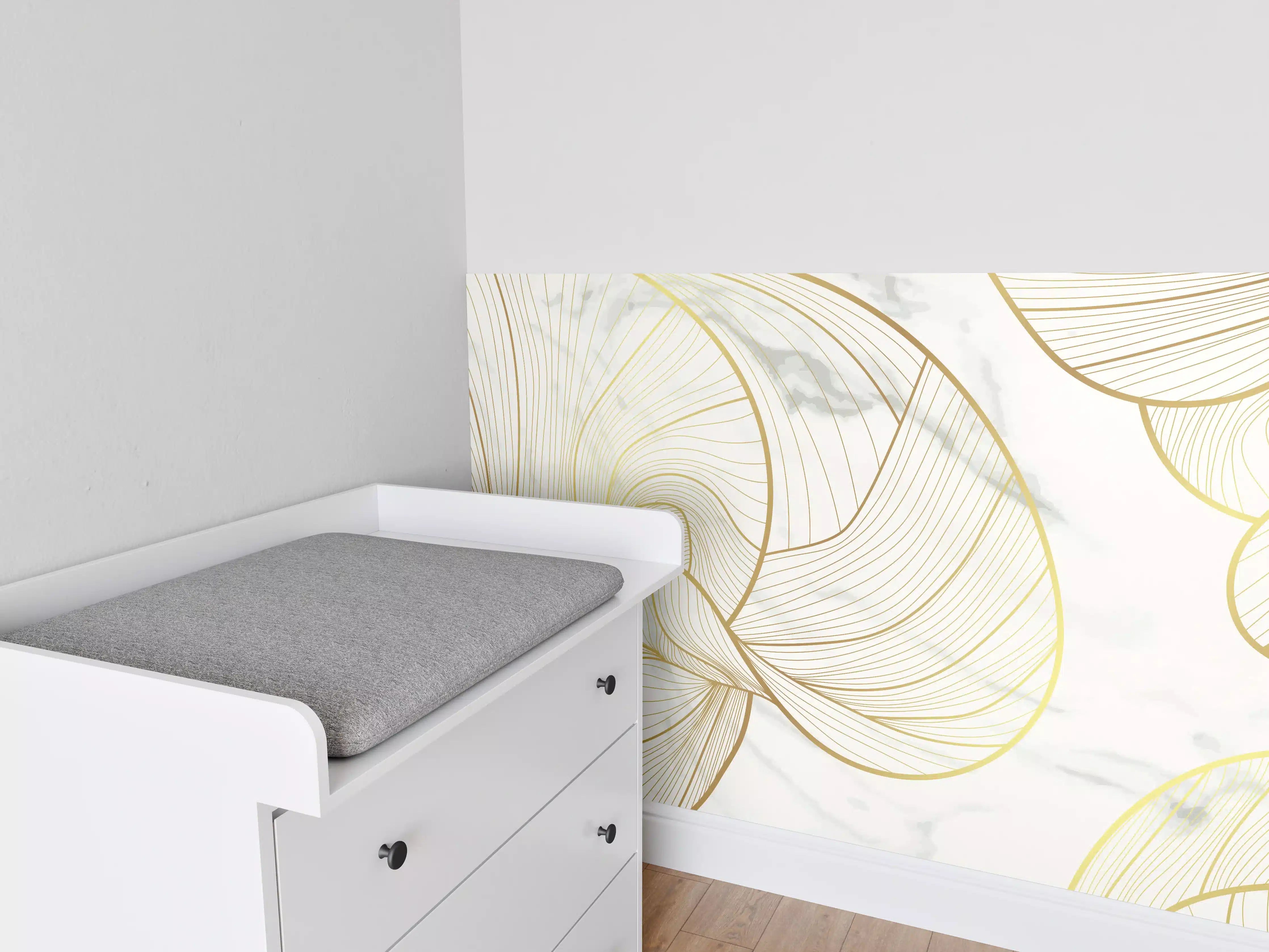 Babyzimmer Wandgestaltung - Goldene Linien auf Marmor