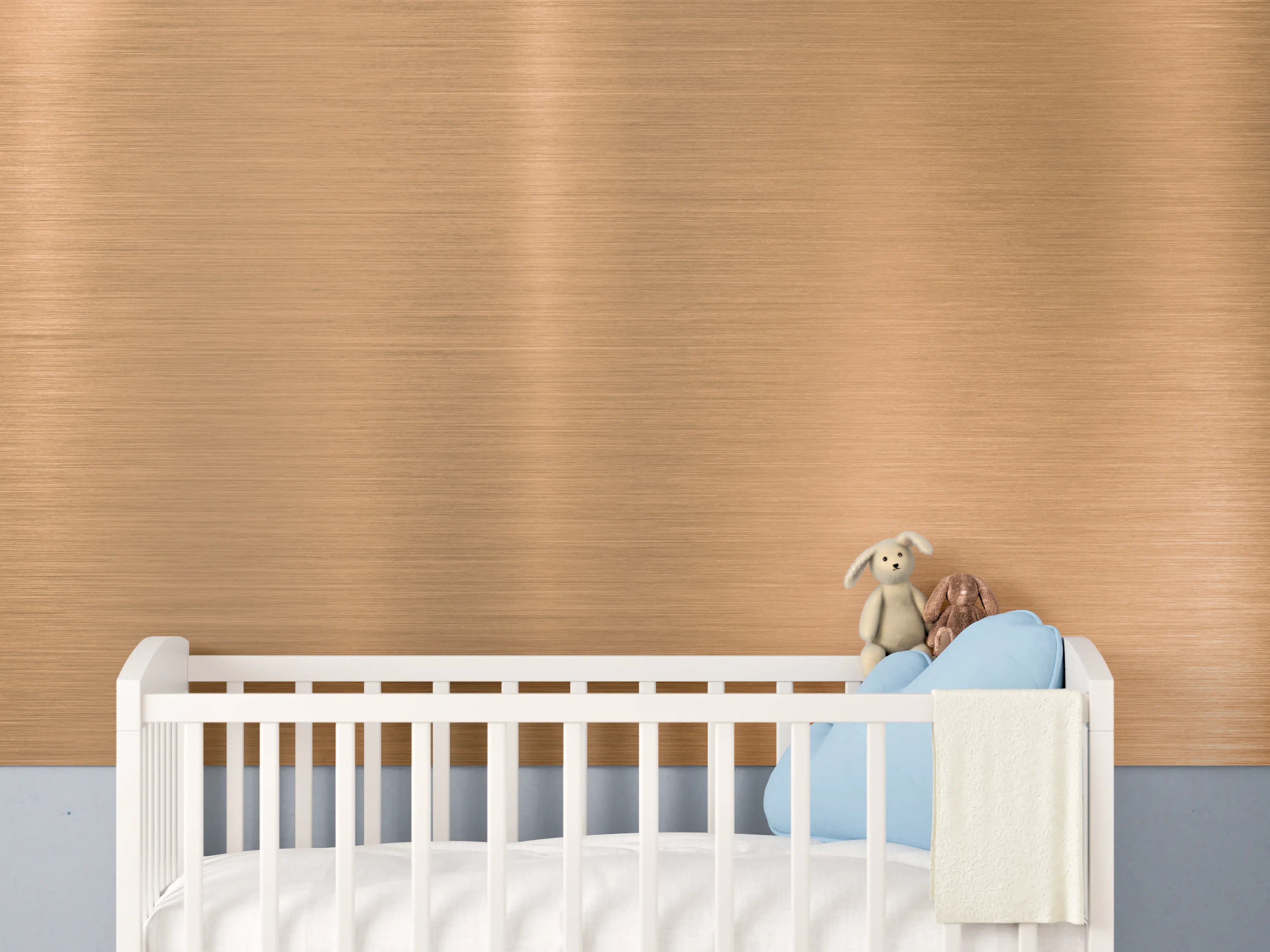 Babyzimmer Wandgestaltung - Goldene Metalltextur mit Reflexionen