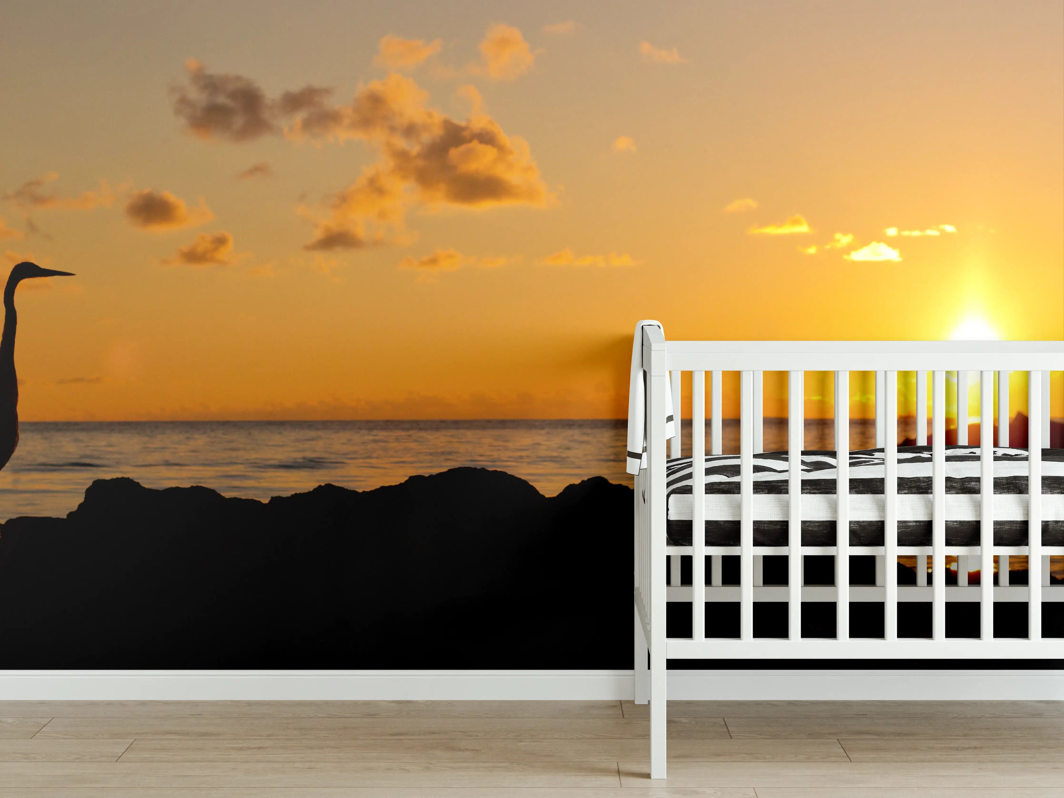 Babyzimmer Wandgestaltung - Goldene Sonnenuntergangsszene mit Seevogel