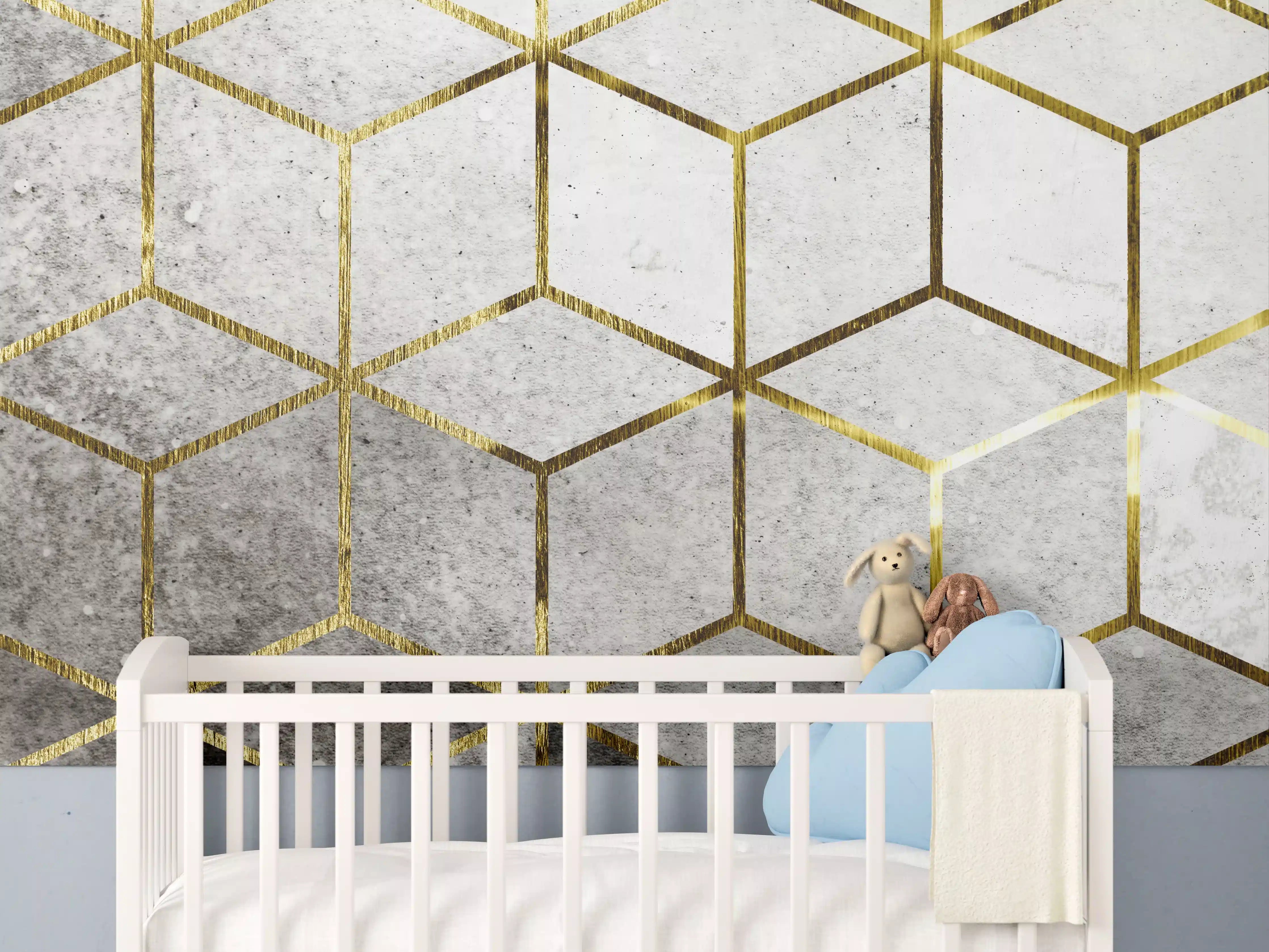 Babyzimmer Wandgestaltung - Goldene geometrische Muster auf hellem Hintergrund