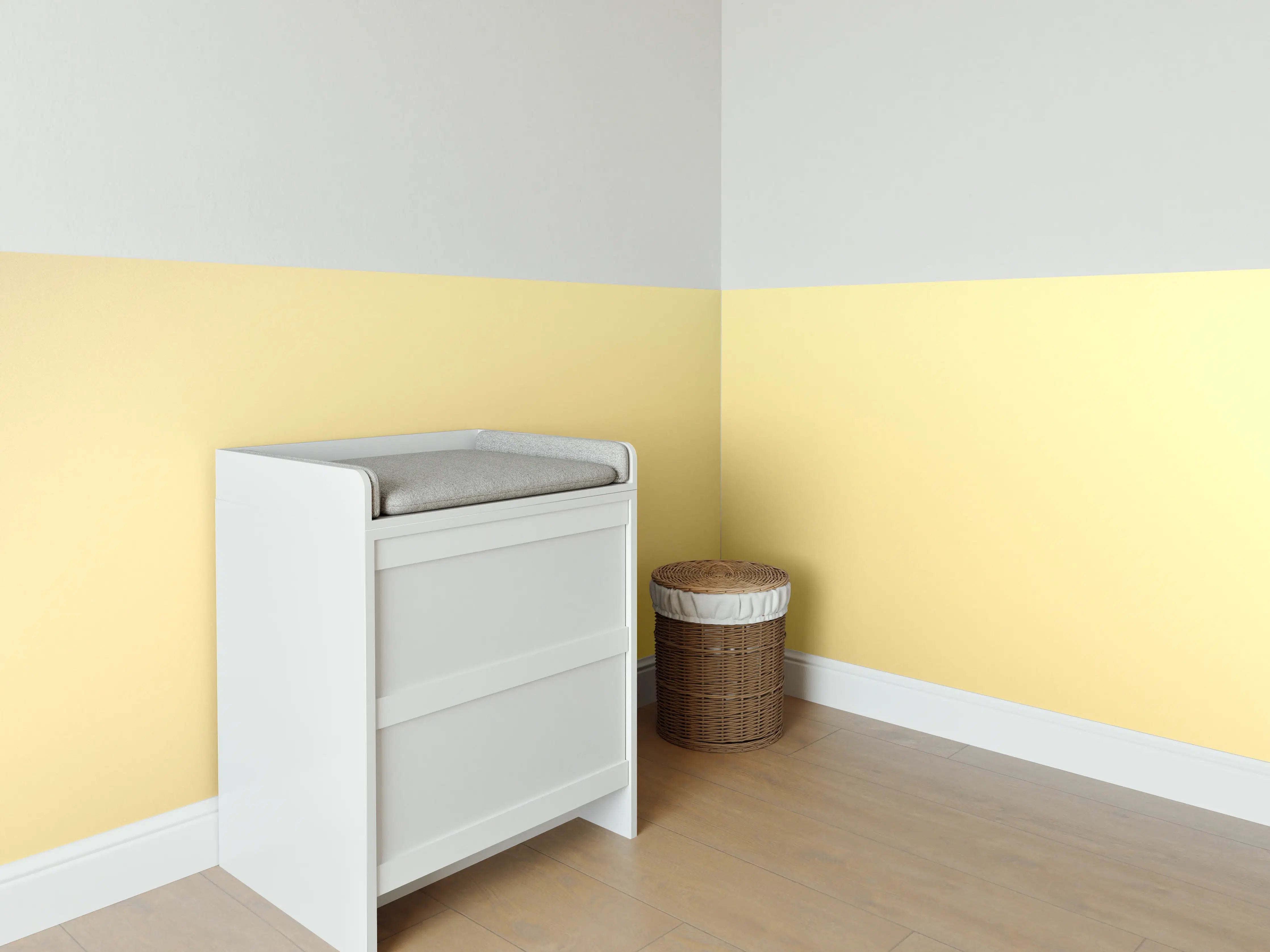Babyzimmer Wandgestaltung - Goldenes poliertes Metall