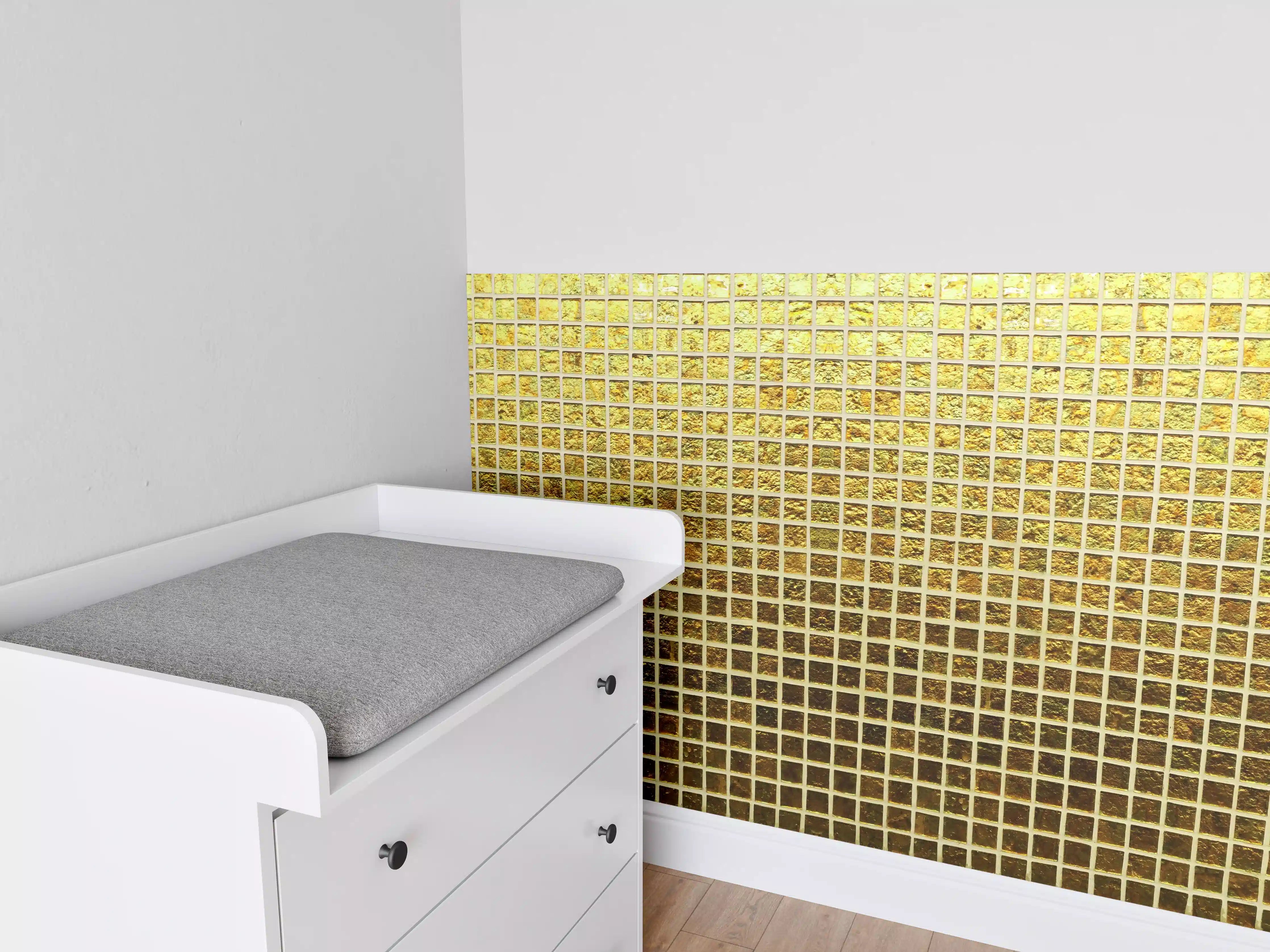 Babyzimmer Wandgestaltung - Goldmosaik mit Glanzeffekt