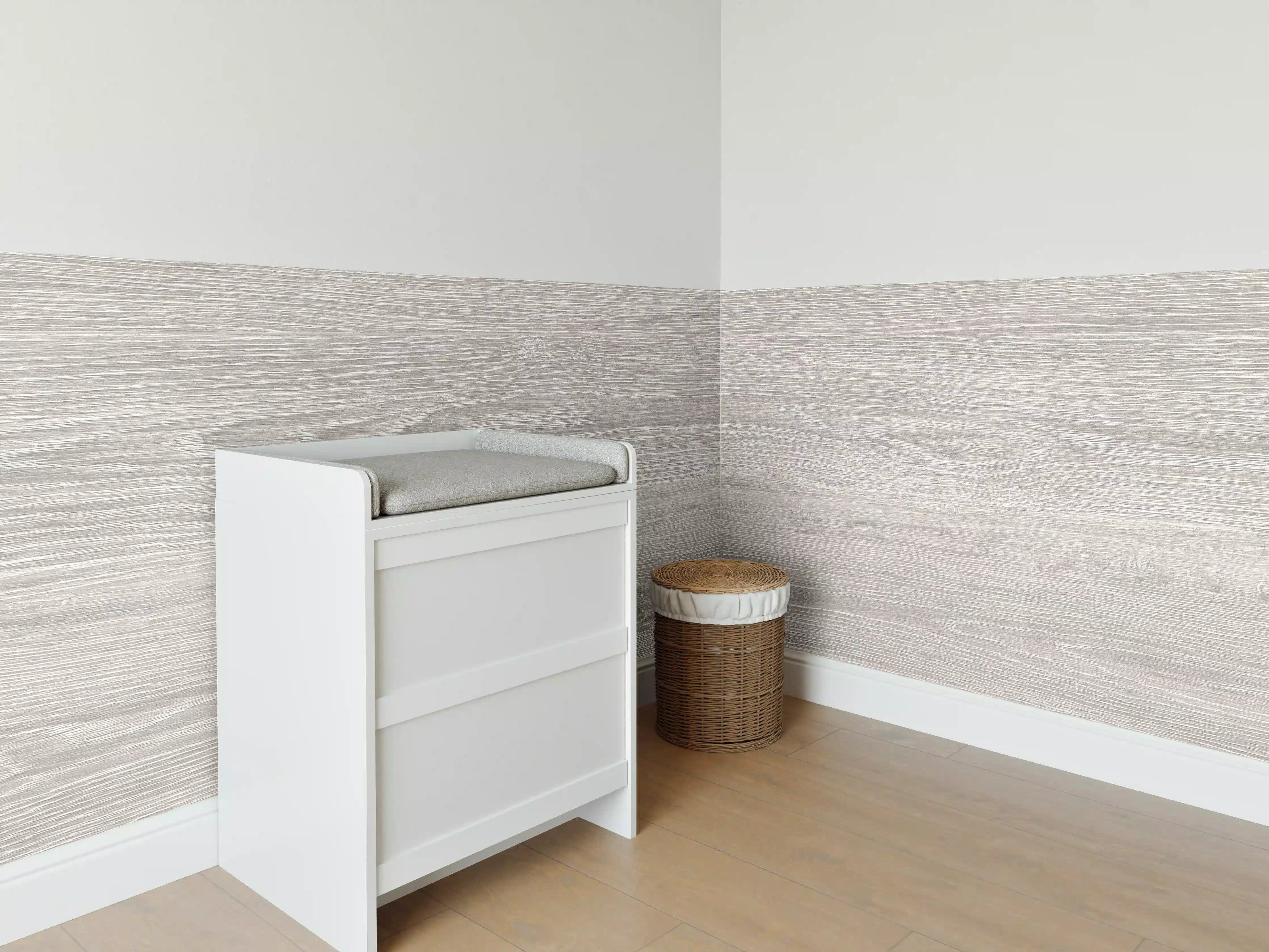 Babyzimmer Wandgestaltung - Gräuliche Eichenholzplatte