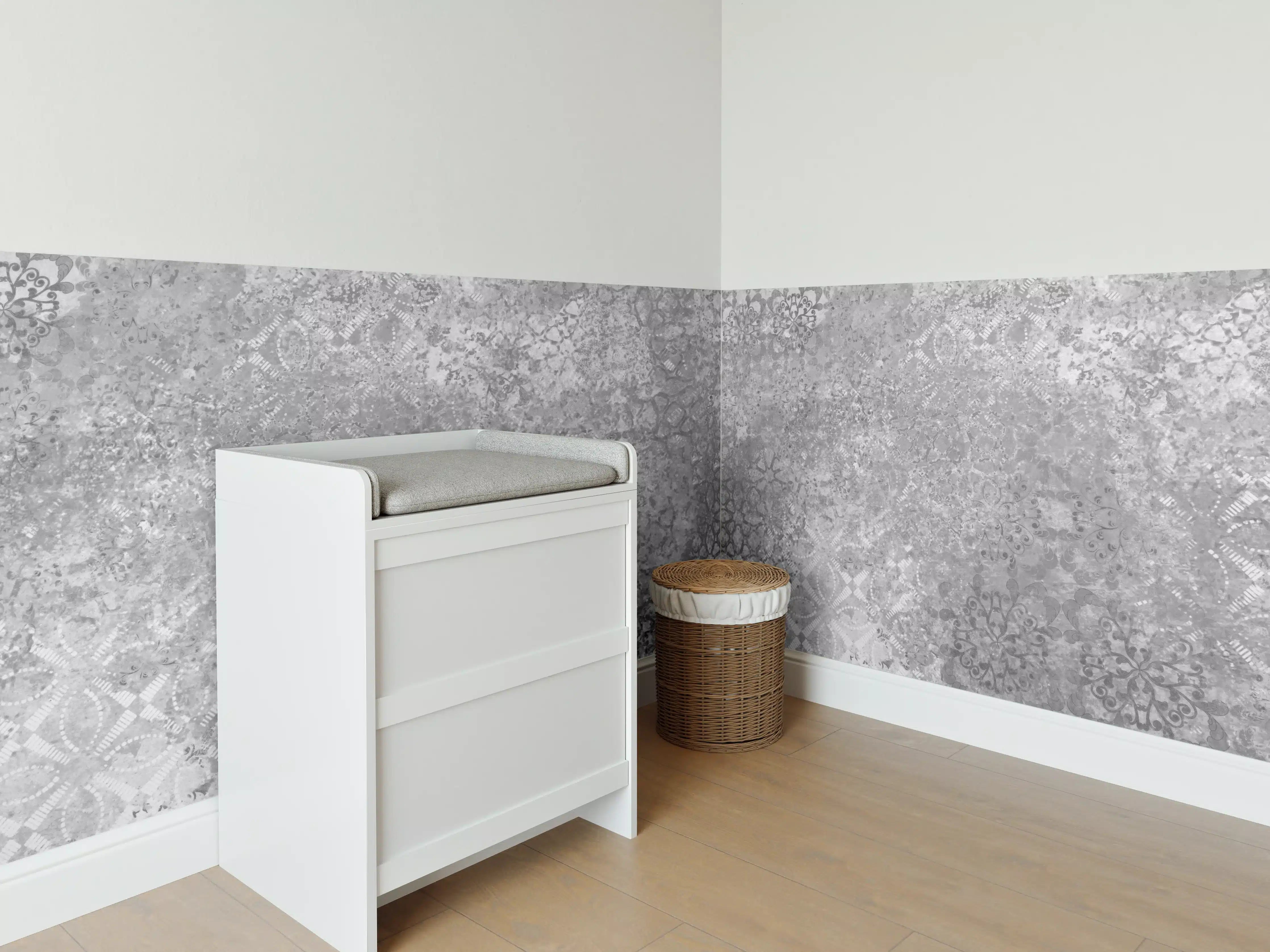 Babyzimmer Wandgestaltung - Gräuliche Patchwork Fliesen