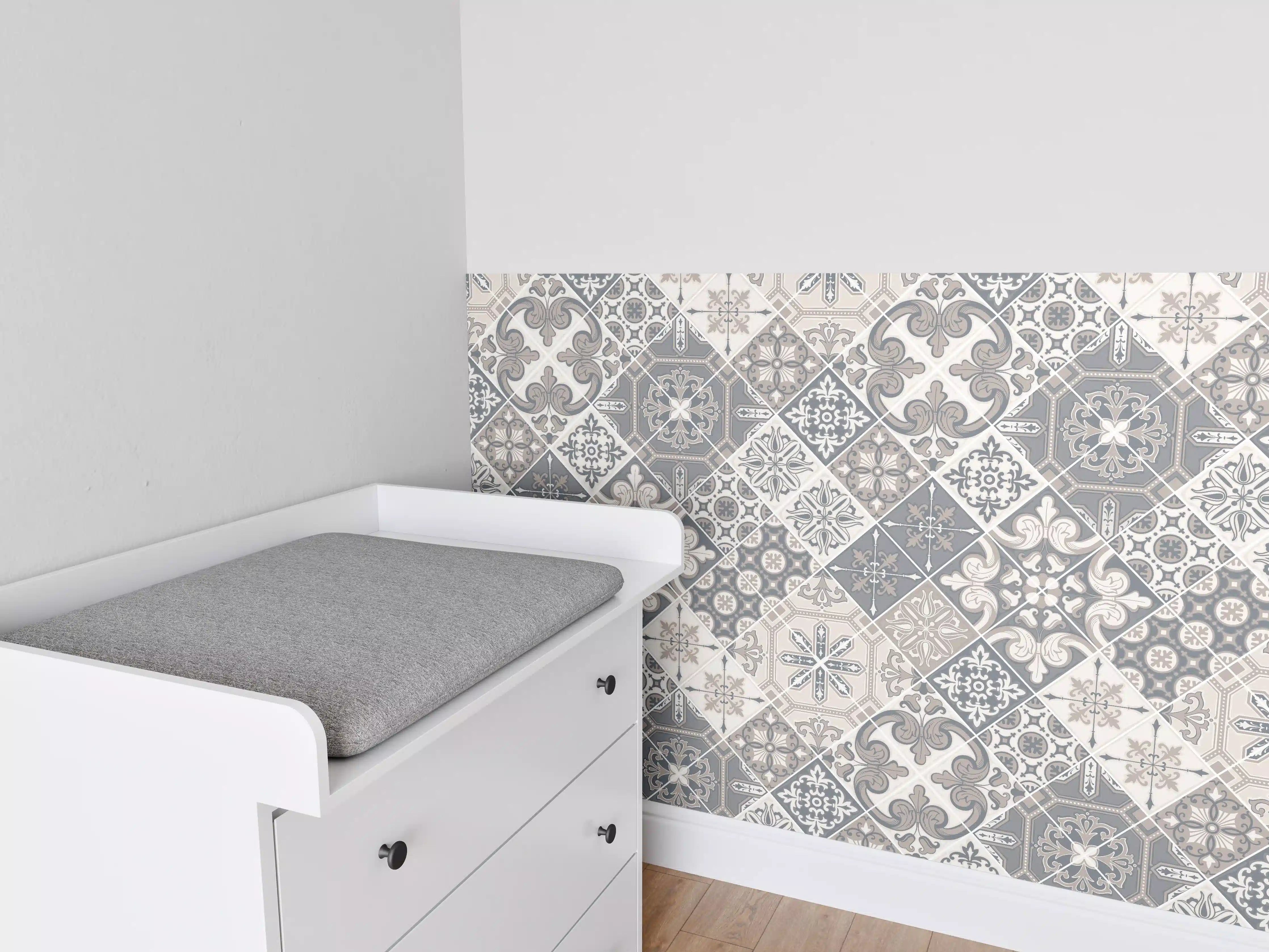 Babyzimmer Wandgestaltung - Grau-Weißes Fliesenmuster