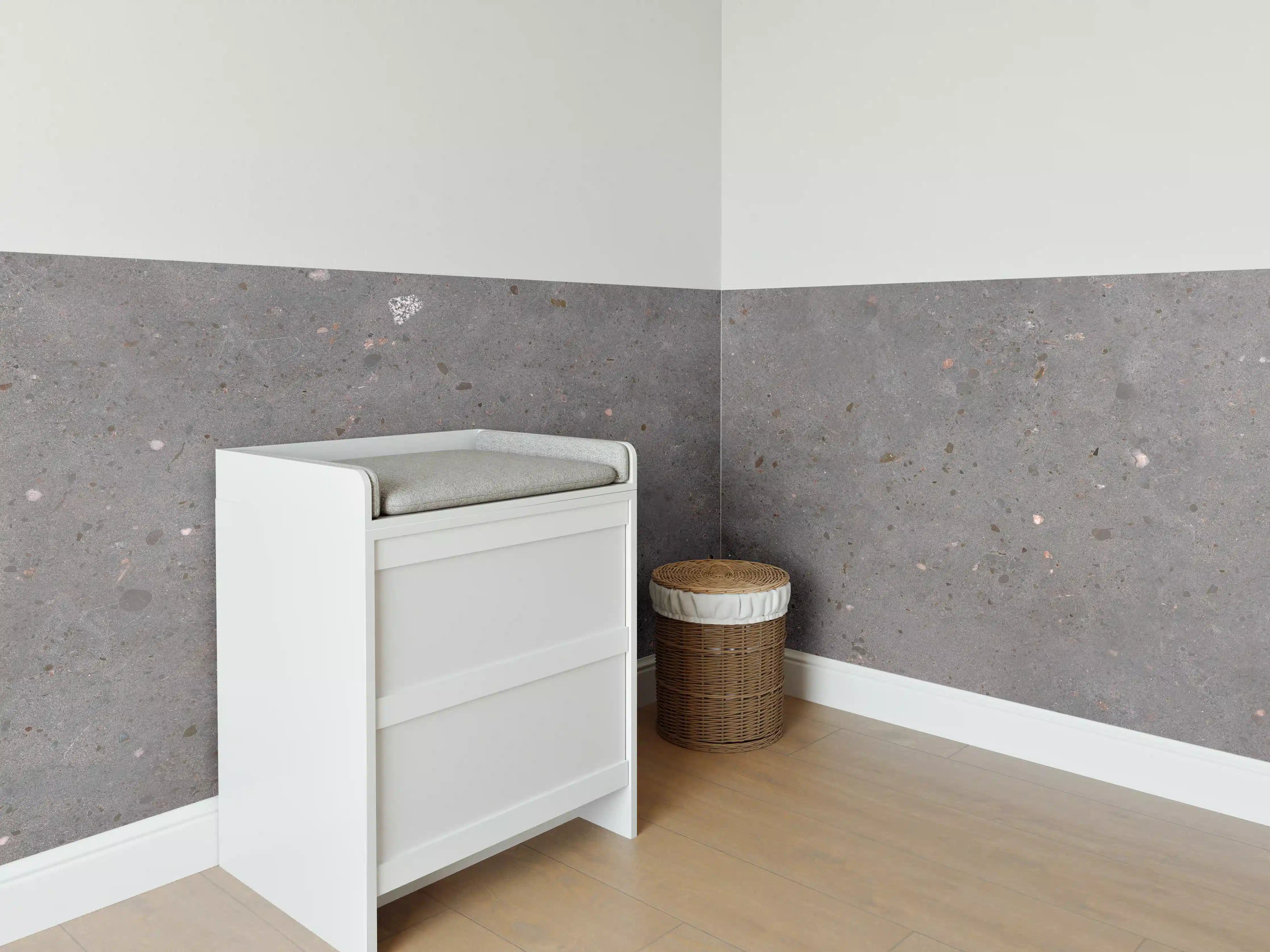 Babyzimmer Wandgestaltung - Grau-bunter Terrazzoboden