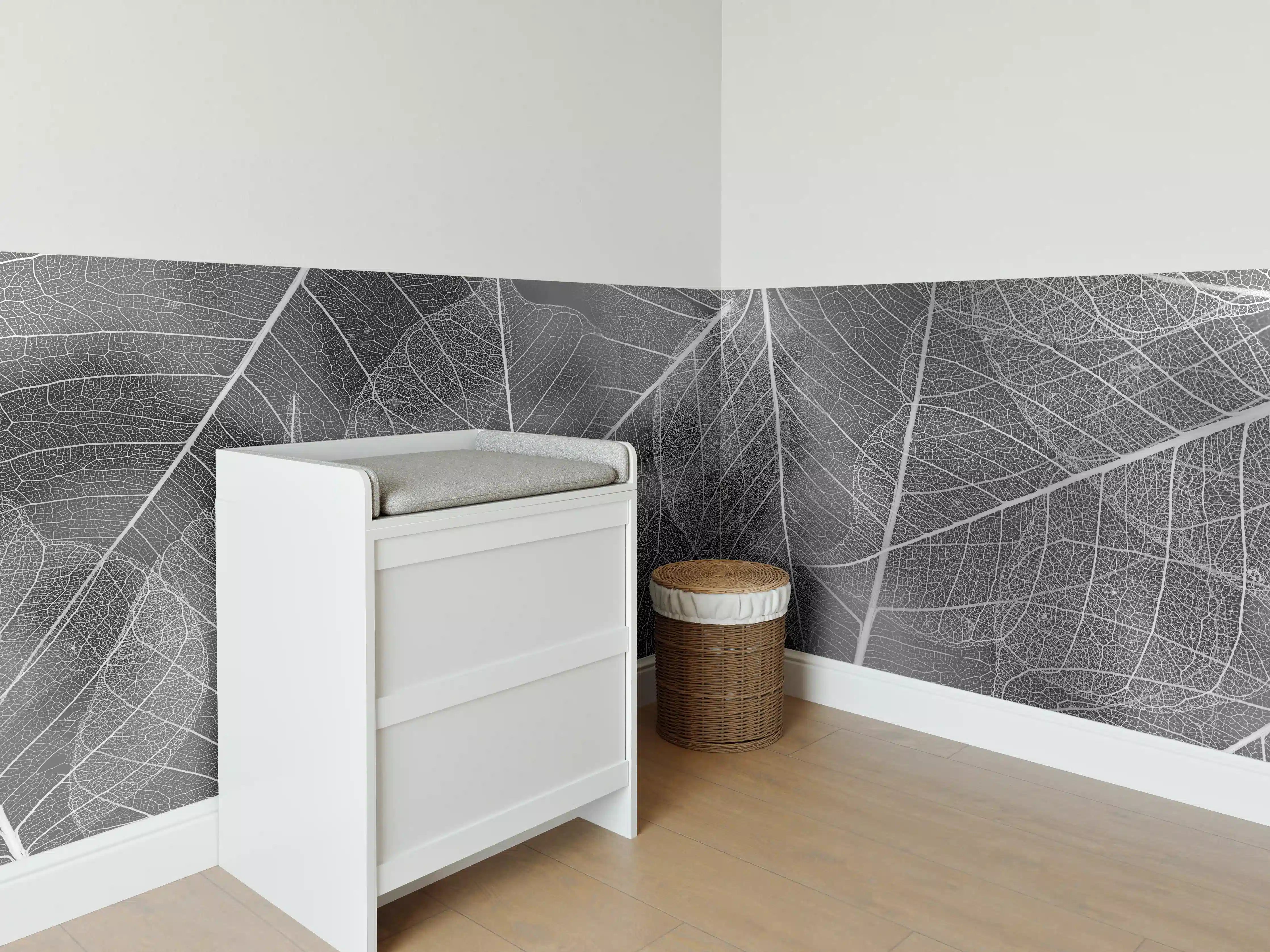 Babyzimmer Wandgestaltung - Grau-weißes Blattmuster Close-up