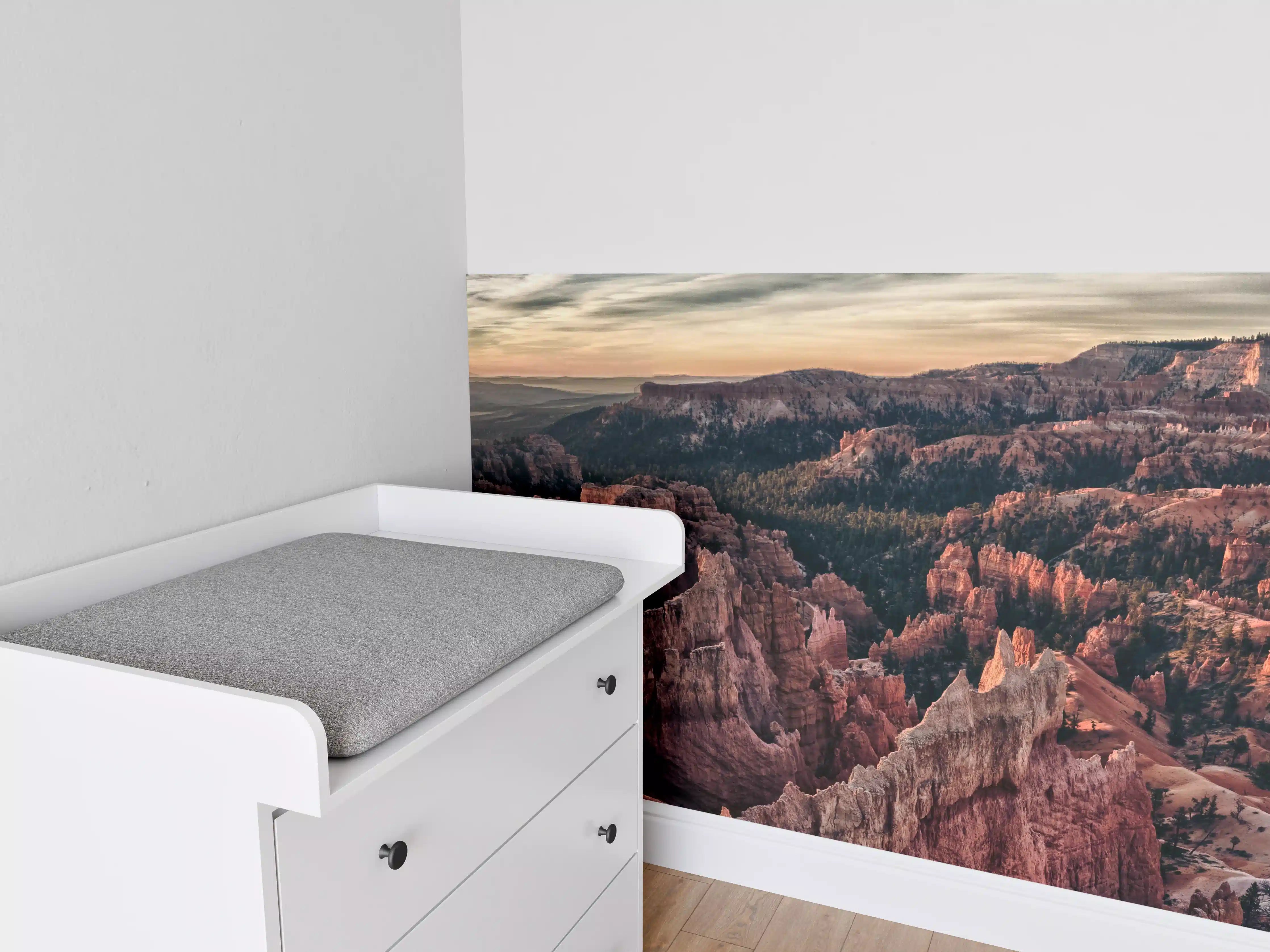 Babyzimmer Wandgestaltung - Graue Felsen im Abendlicht