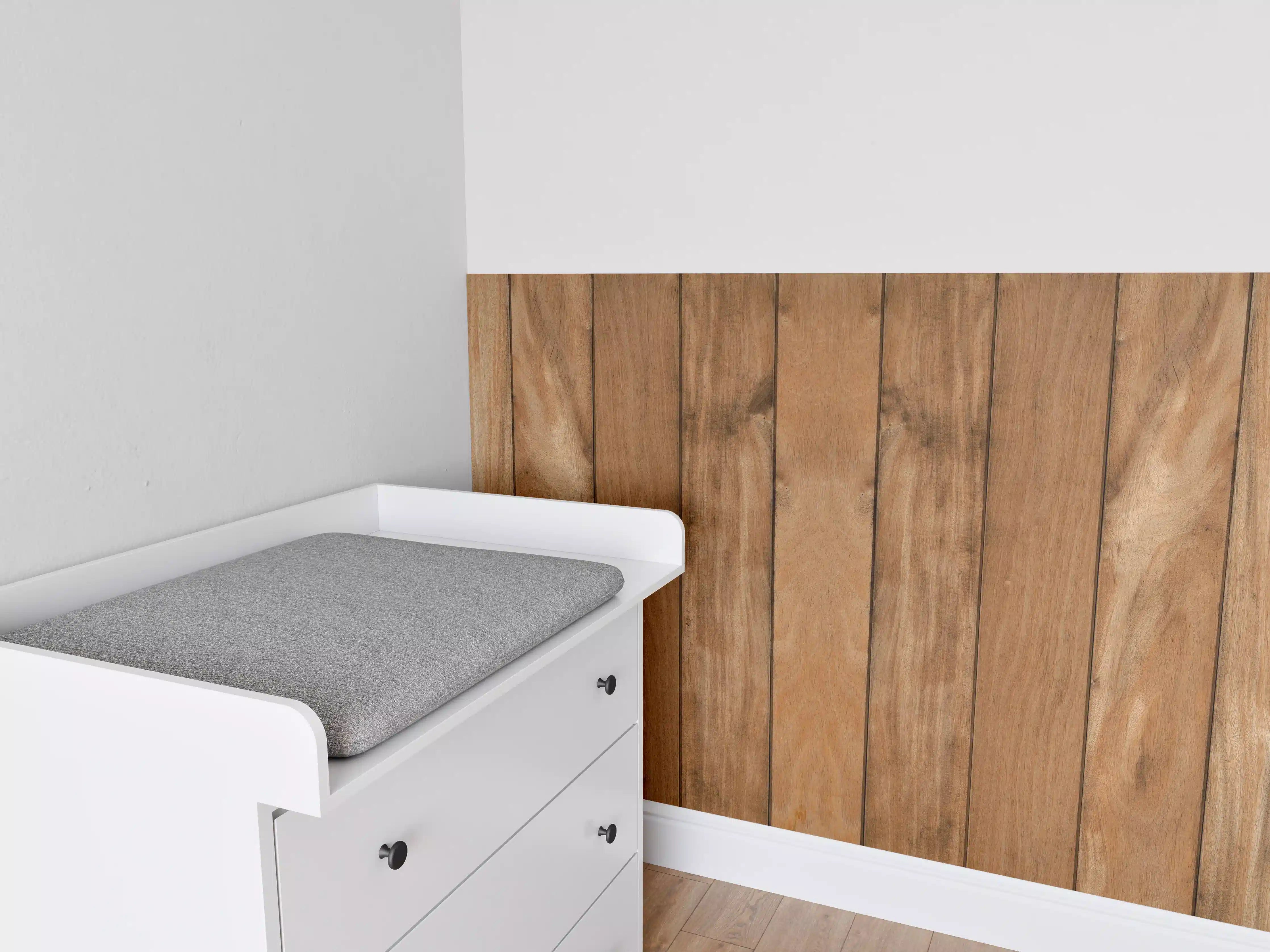 Babyzimmer Wandgestaltung - Graue Maserung in Holzvertäfelung